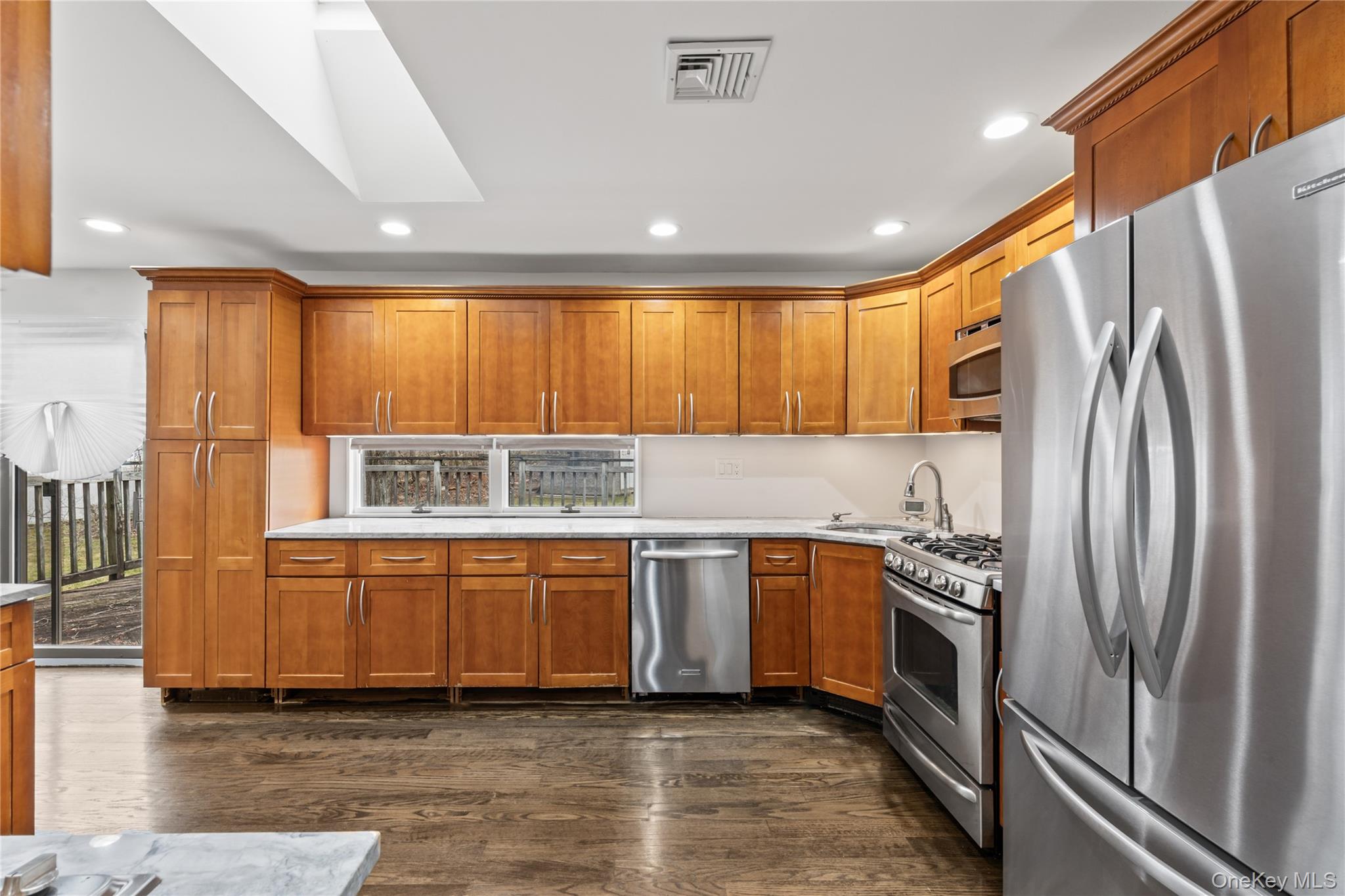 1 Darby Road, Airmont, NY 10952