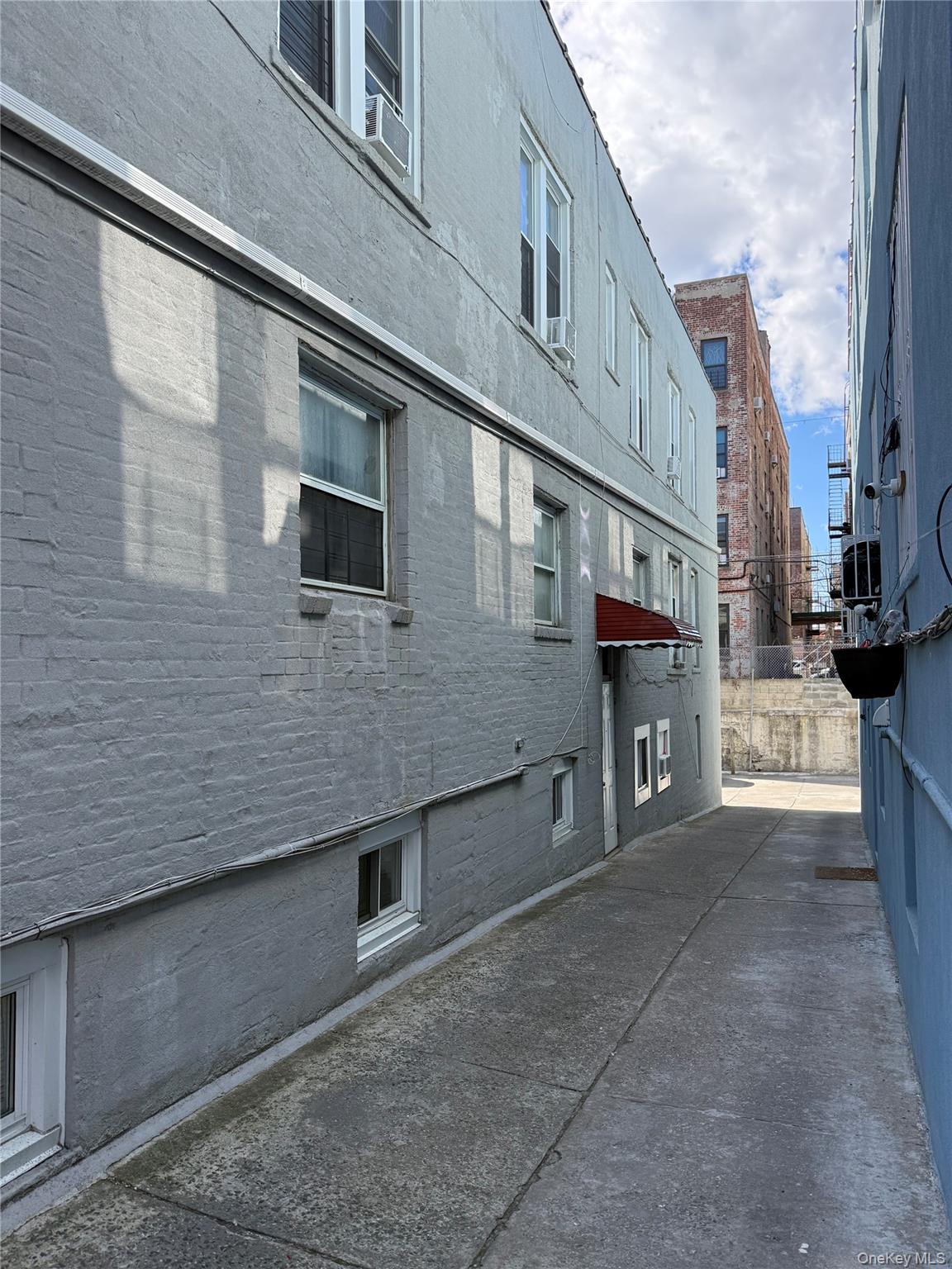 1049 Ward Avenue, Bronx, NY 10472