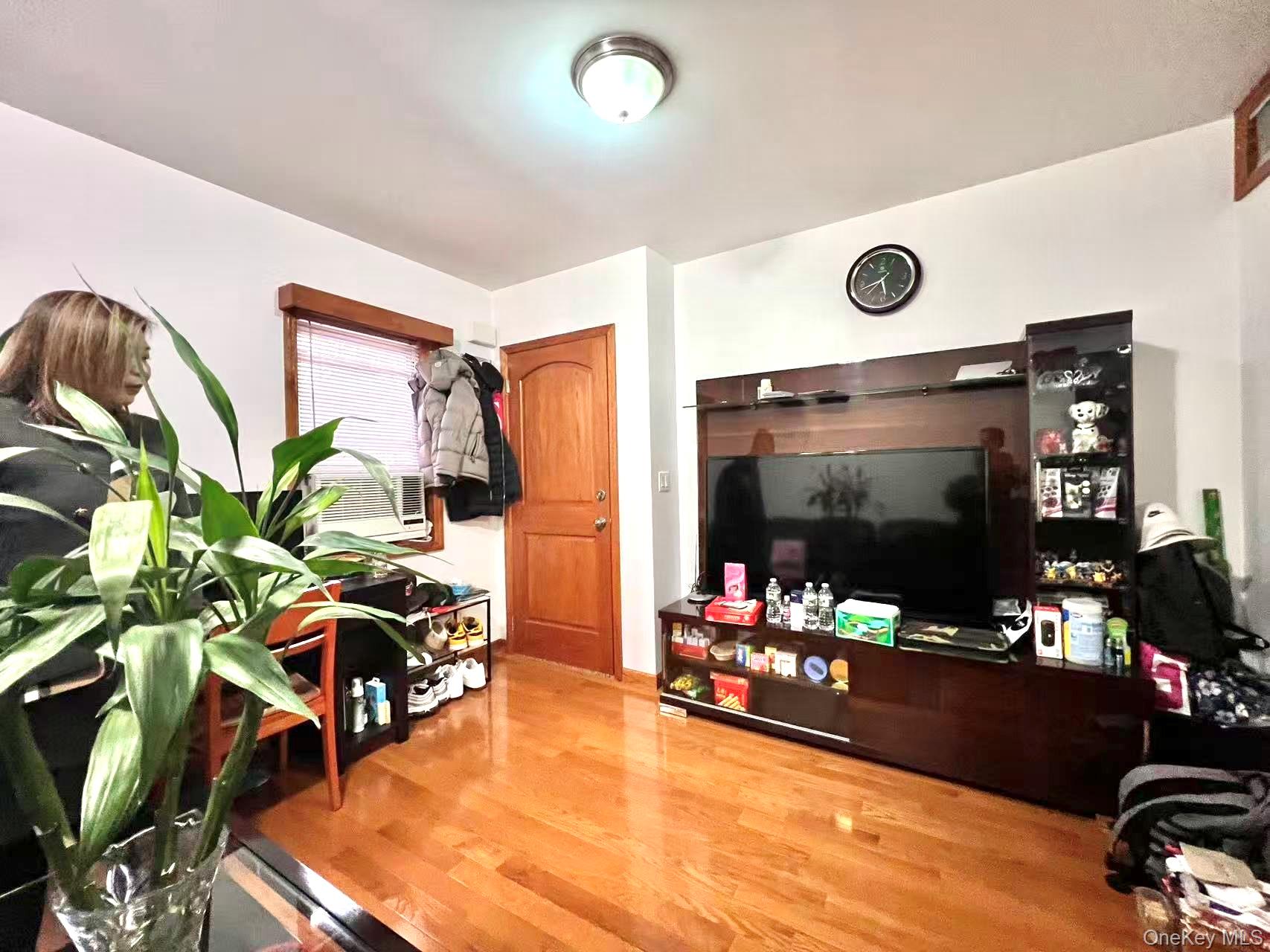 94-27 43rd Ave, Elmhurst, NY 11373