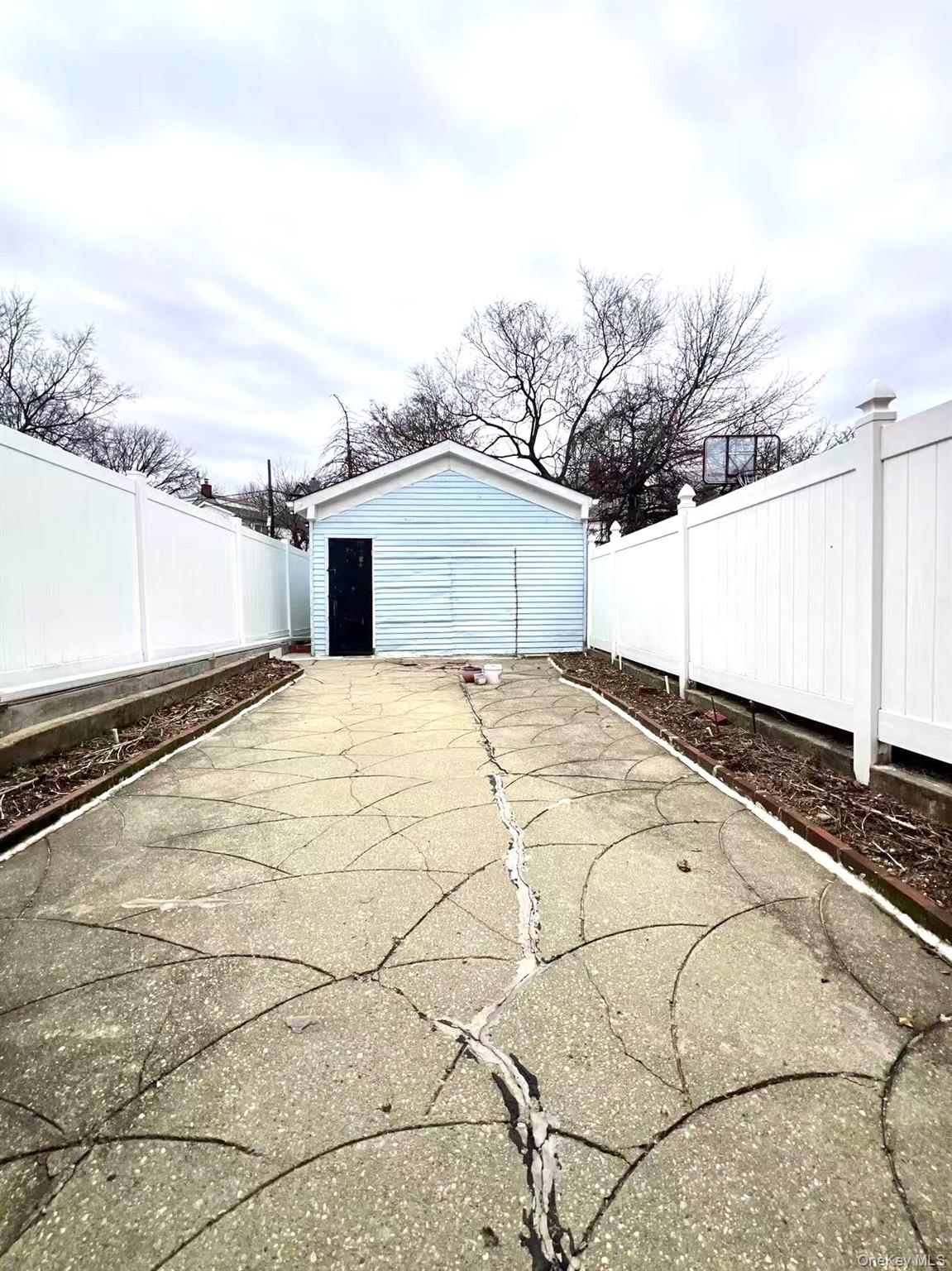 94-27 43rd Ave, Elmhurst, NY 11373