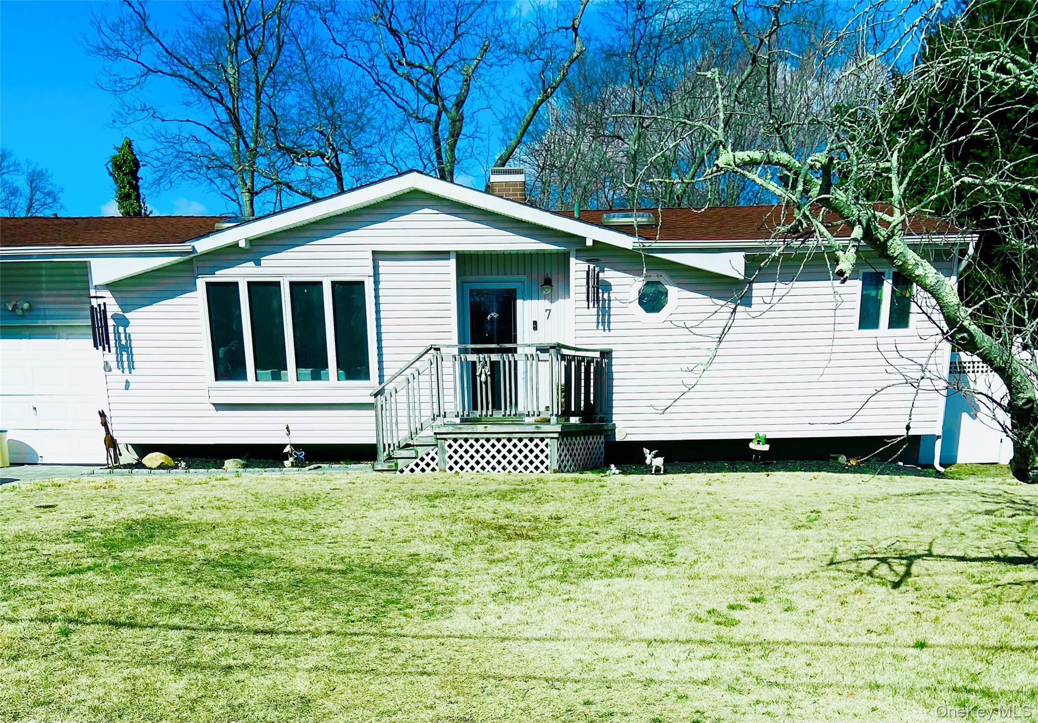 7 Betsey Drive, West Sayville, NY 11796