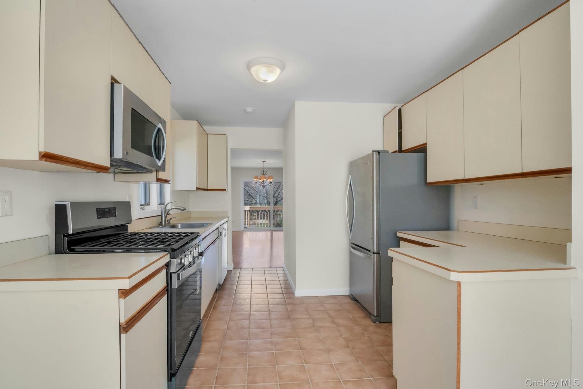 1 Spring Pond Drive # 1, Ossining, NY 10562