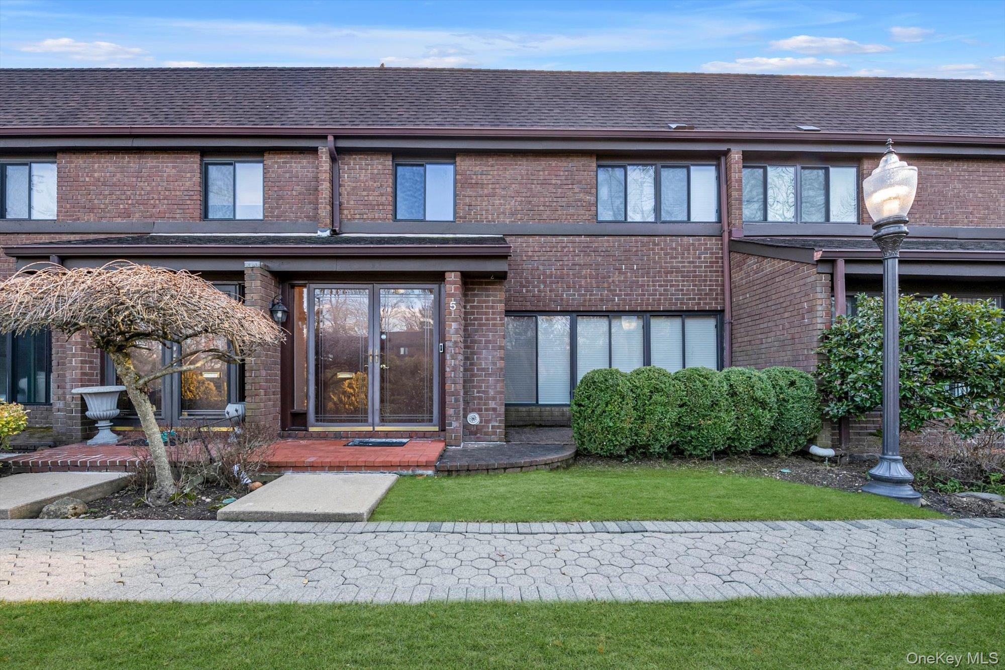 5 Fox Ridge, Roslyn, NY 11576