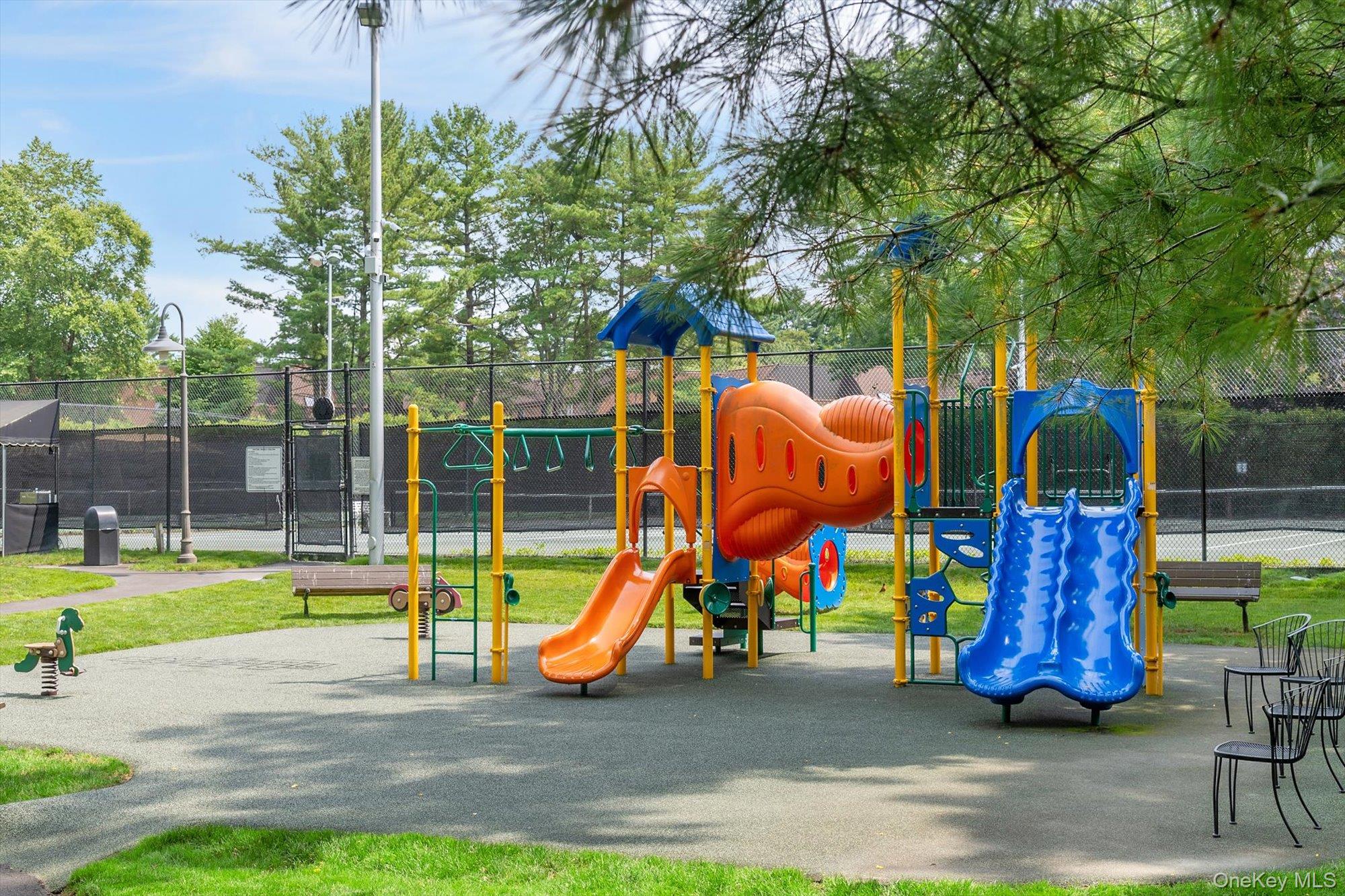 5 Fox Ridge, Roslyn, NY 11576