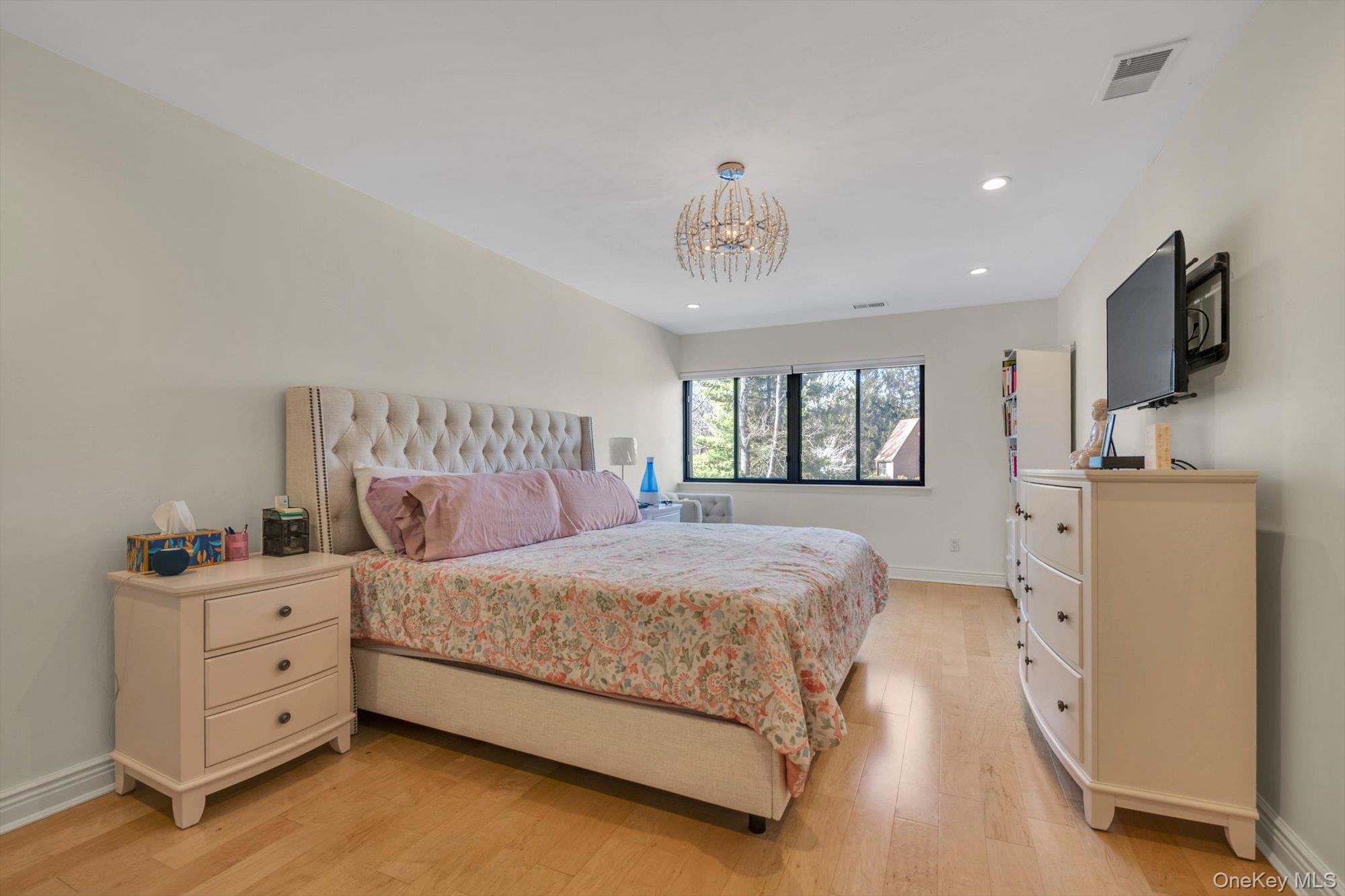 5 Fox Ridge, Roslyn, NY 11576