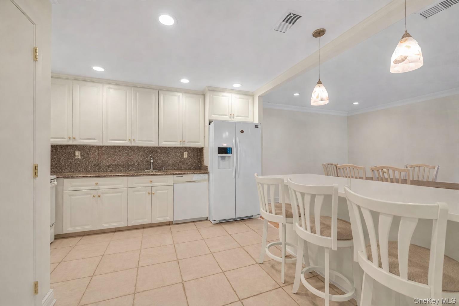 5 Fox Ridge, Roslyn, NY 11576