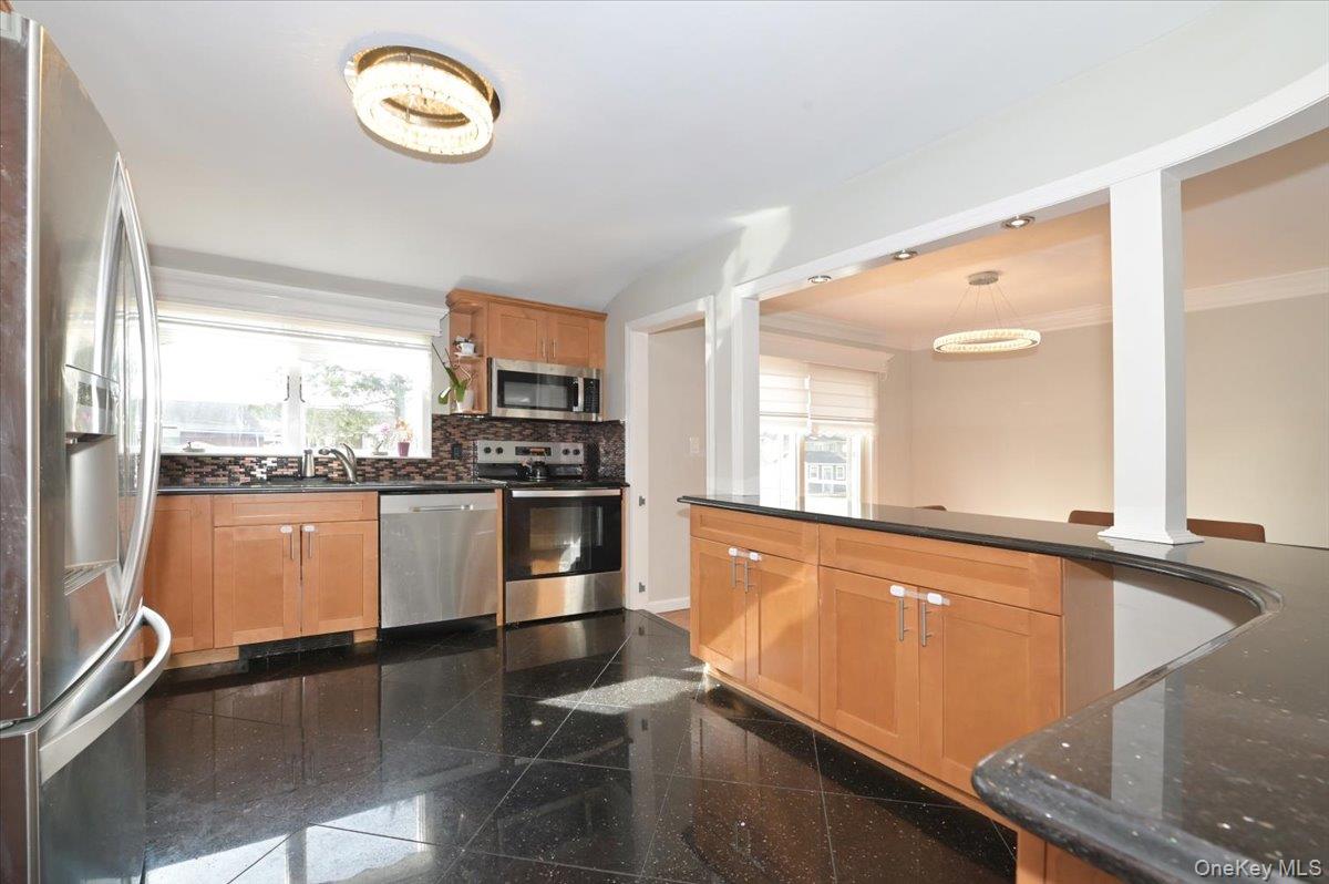 332 Sea Cliff Street, Islip Terrace, NY 11752