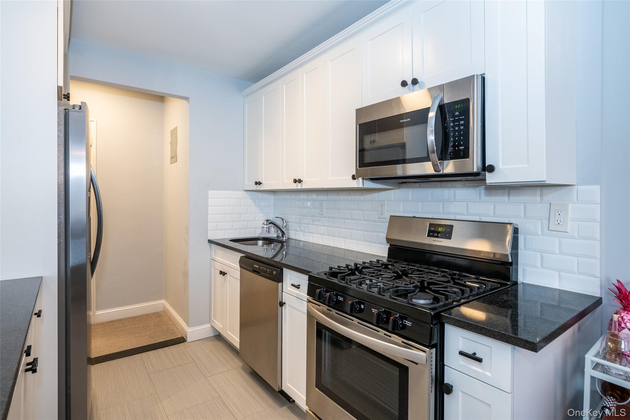 4 Sadore Lane # 5J, Yonkers, NY 10710