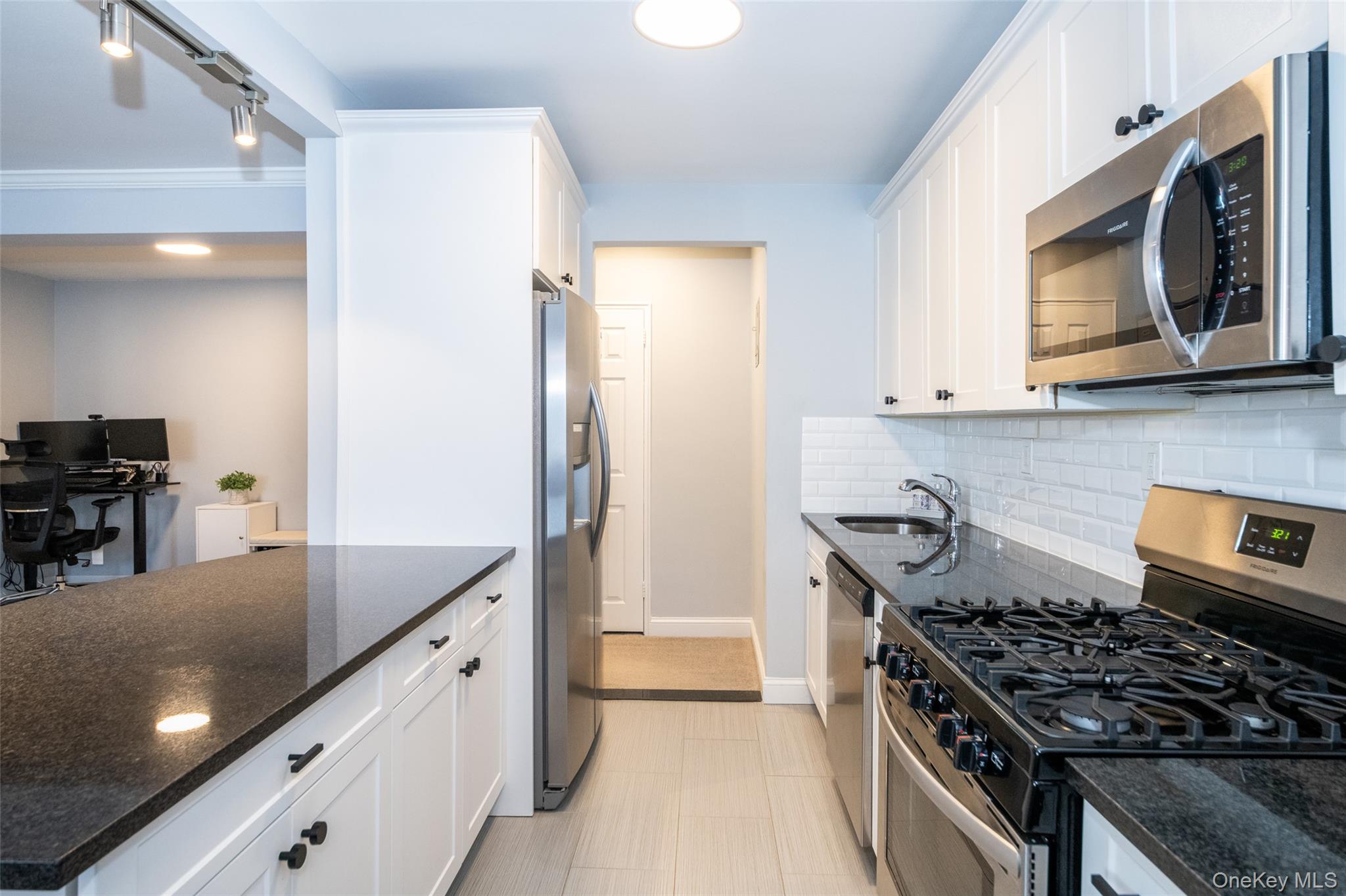 4 Sadore Lane # 5J, Yonkers, NY 10710