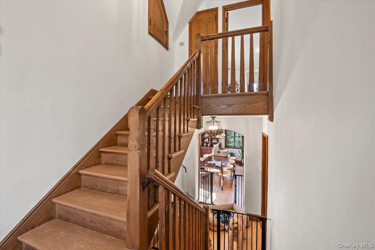 12 Hampton Road, Port Washington, NY 11050