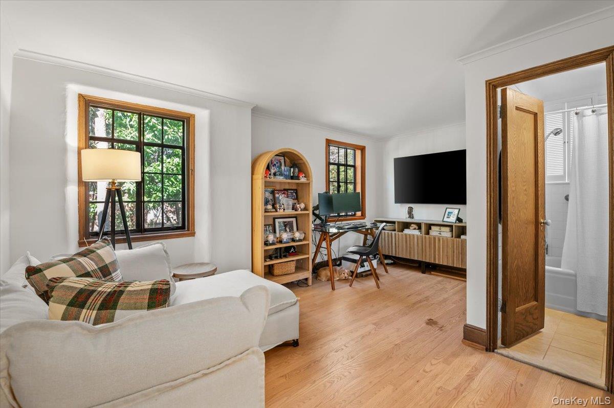 12 Hampton Road, Port Washington, NY 11050