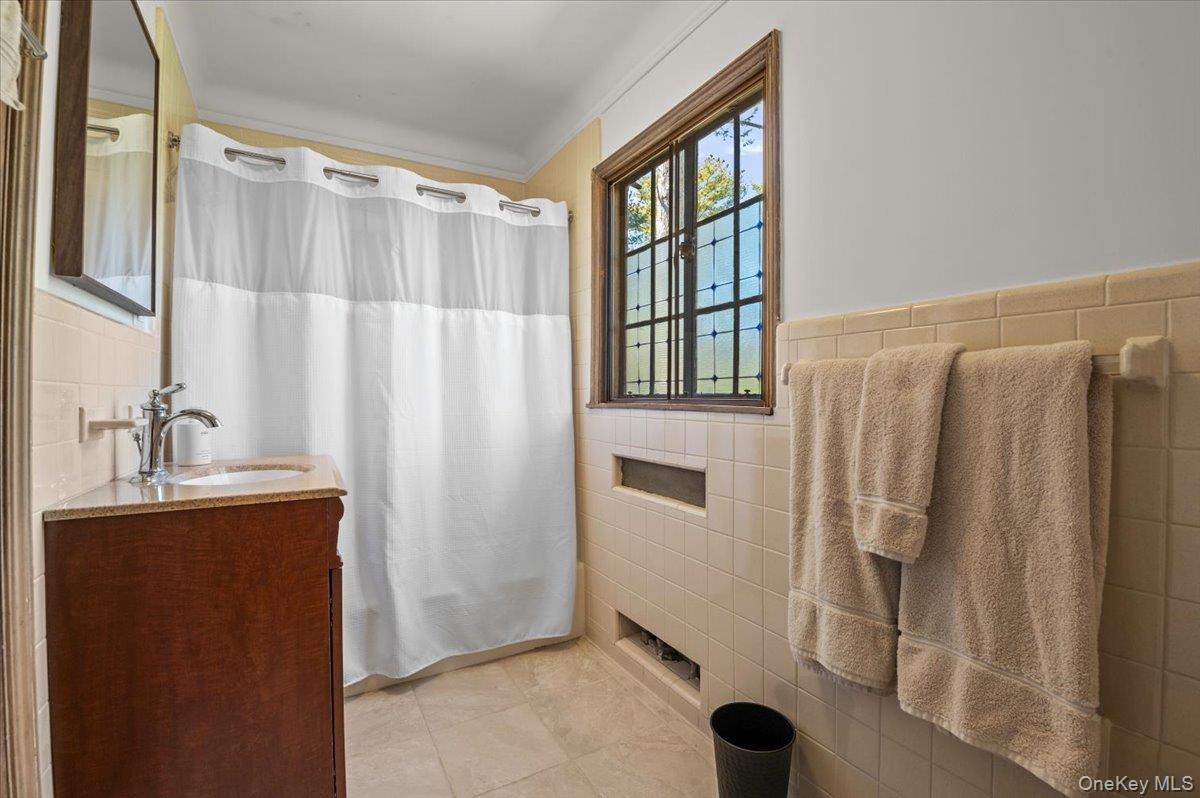 12 Hampton Road, Port Washington, NY 11050