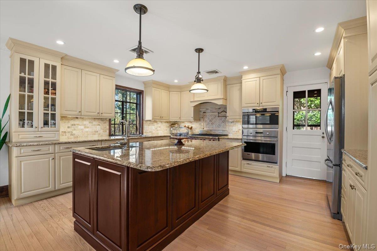 12 Hampton Road, Port Washington, NY 11050