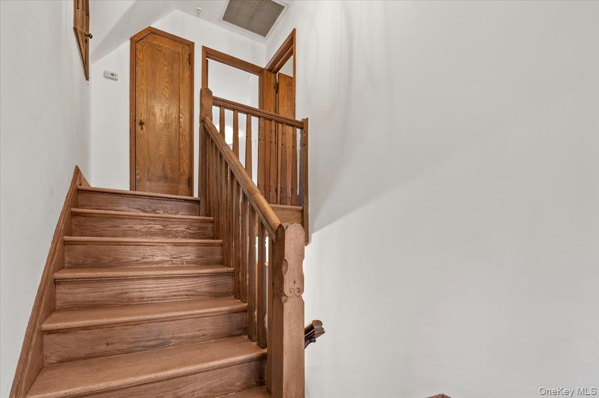 12 Hampton Road, Port Washington, NY 11050