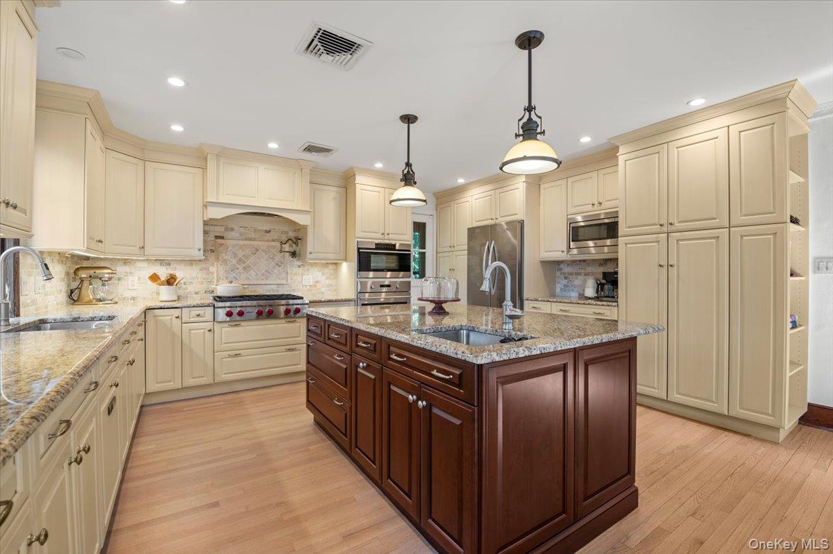 12 Hampton Road, Port Washington, NY 11050