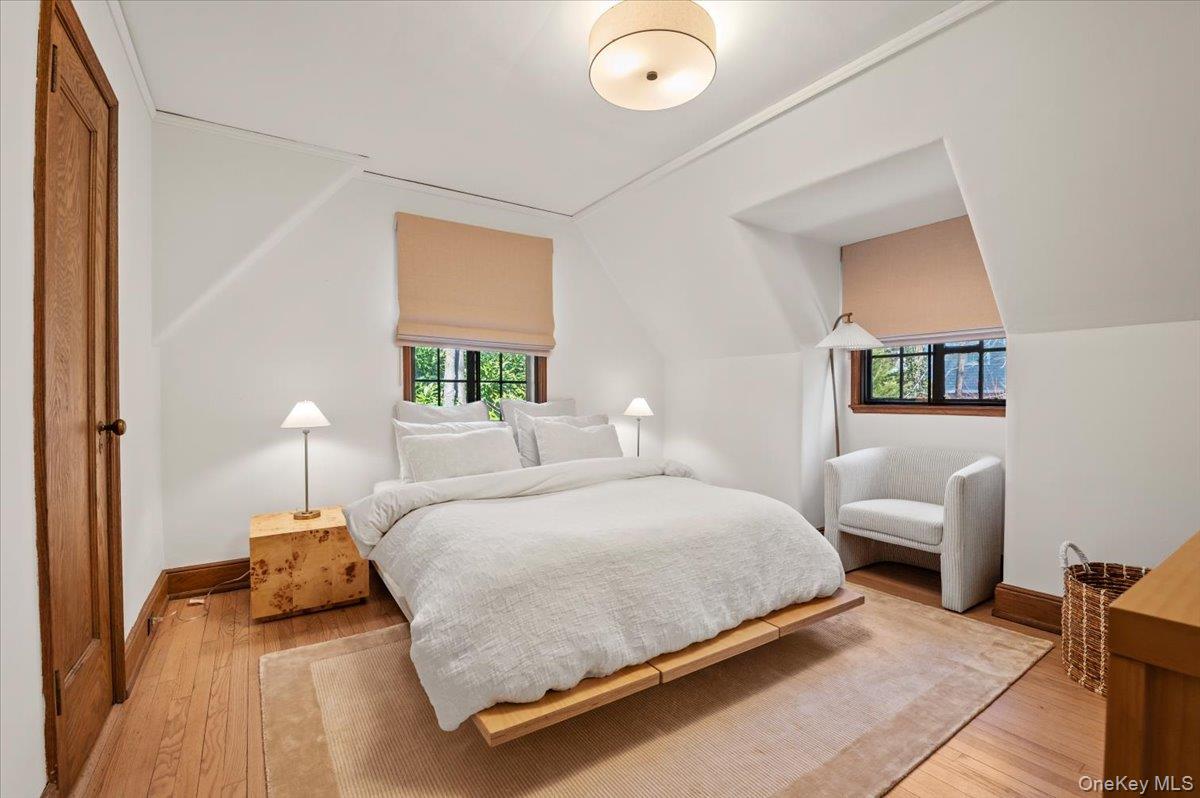 12 Hampton Road, Port Washington, NY 11050