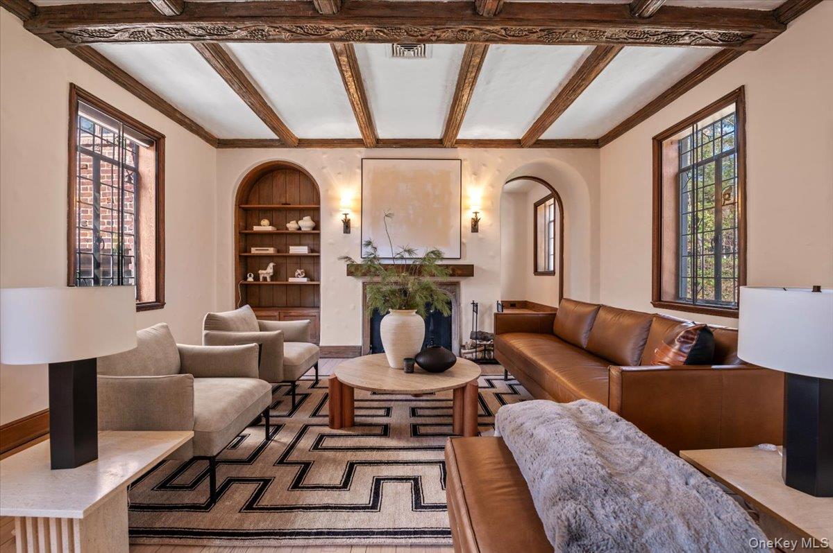 12 Hampton Road, Port Washington, NY 11050