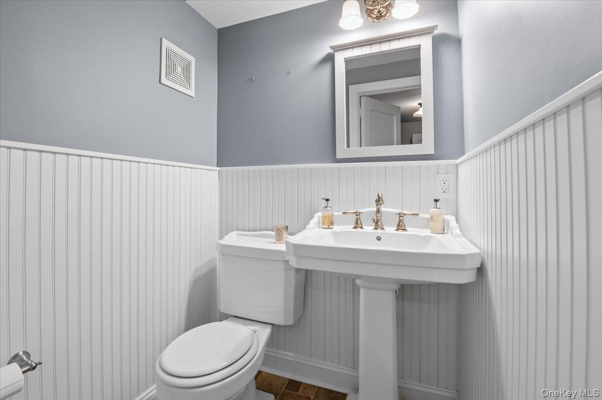 12 Hampton Road, Port Washington, NY 11050