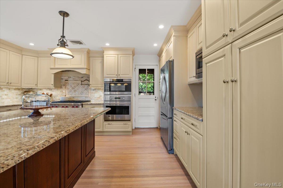 12 Hampton Road, Port Washington, NY 11050