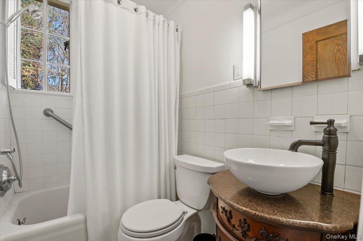 12 Hampton Road, Port Washington, NY 11050