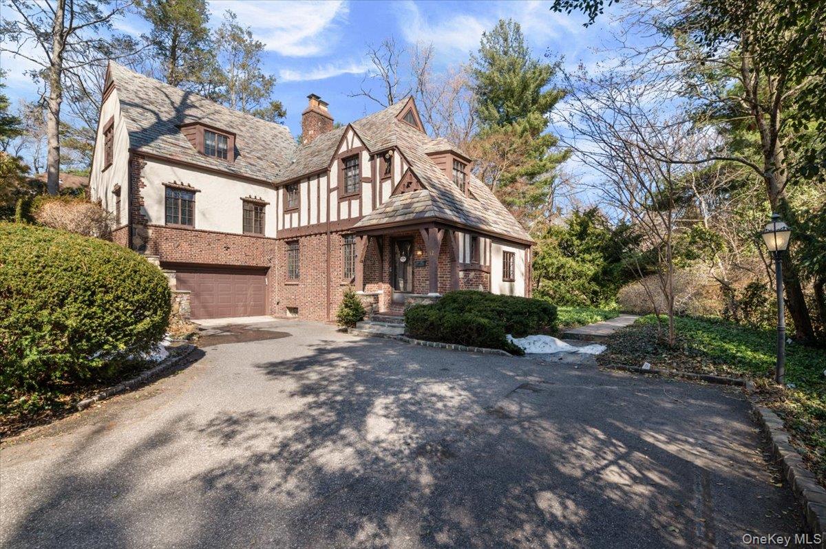 12 Hampton Road, Port Washington, NY 11050