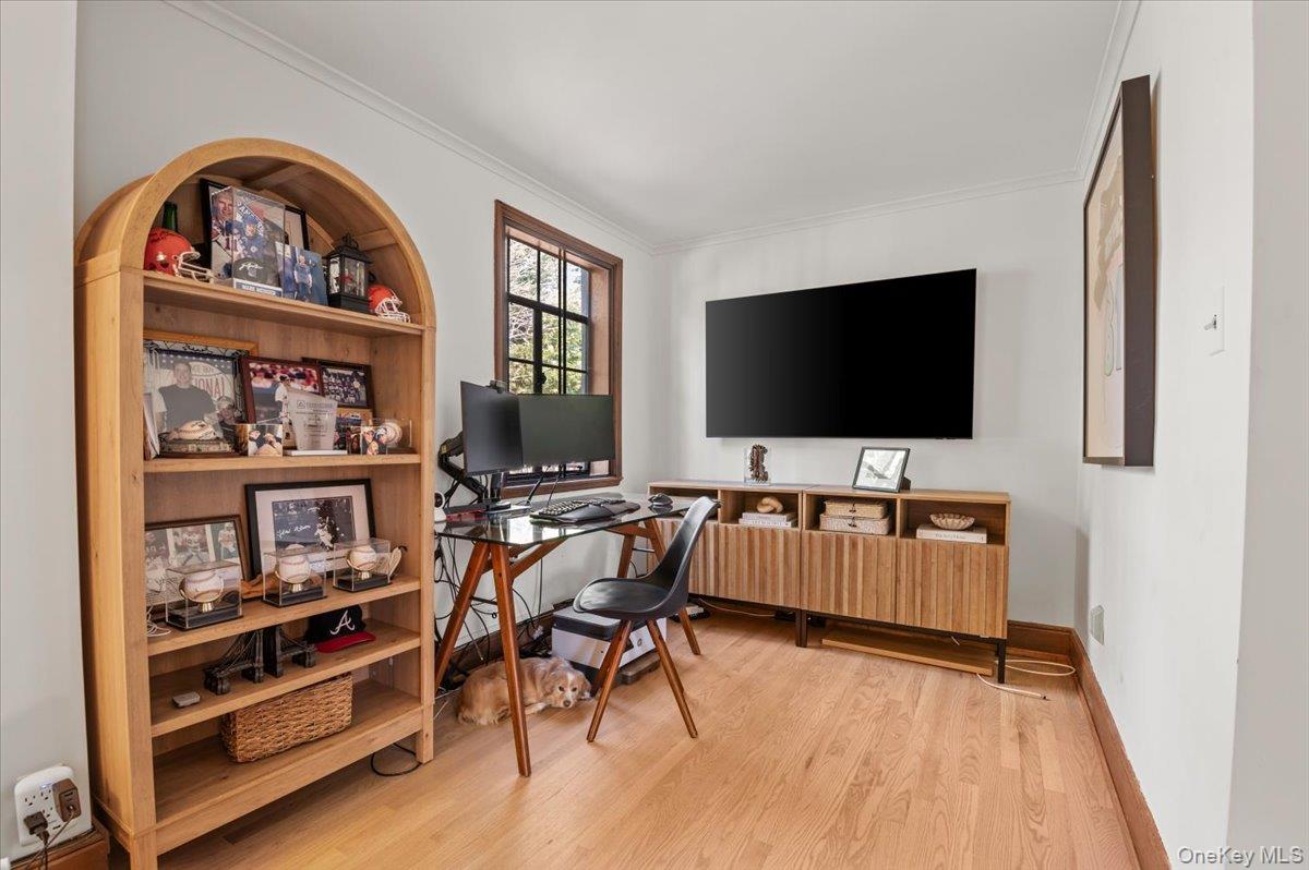 12 Hampton Road, Port Washington, NY 11050