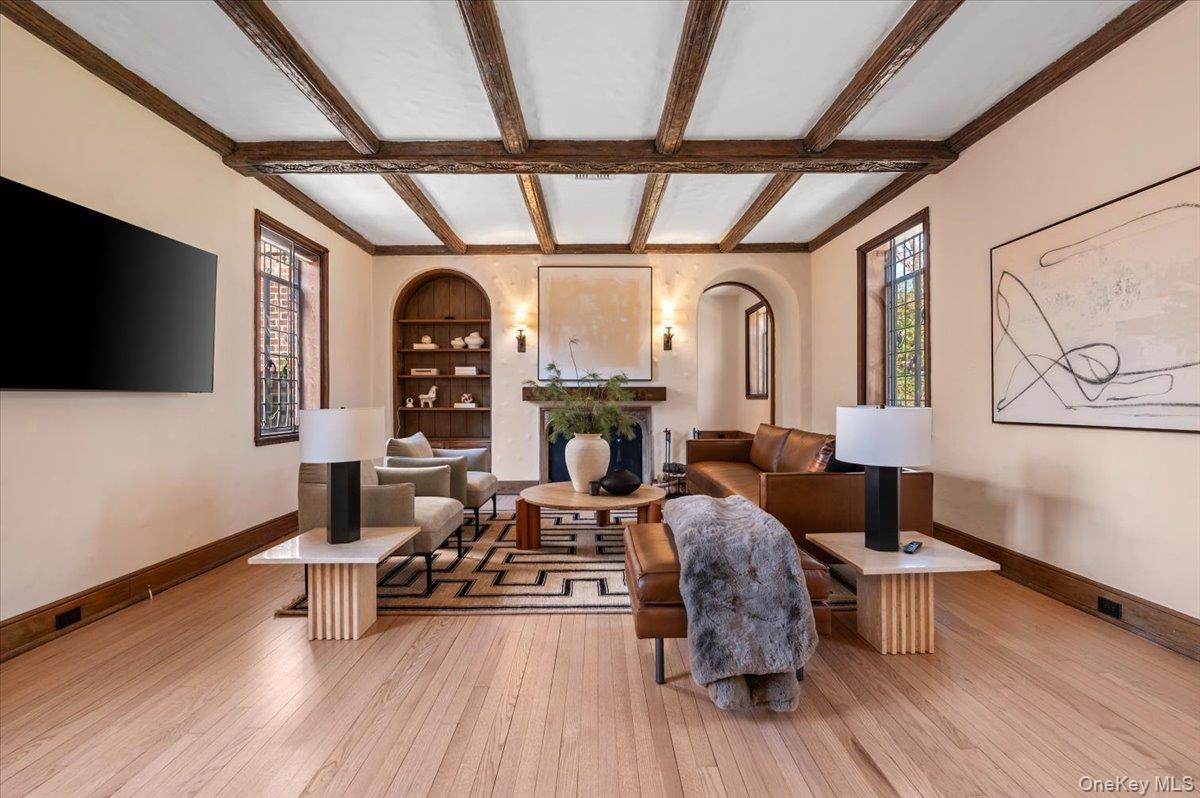 12 Hampton Road, Port Washington, NY 11050