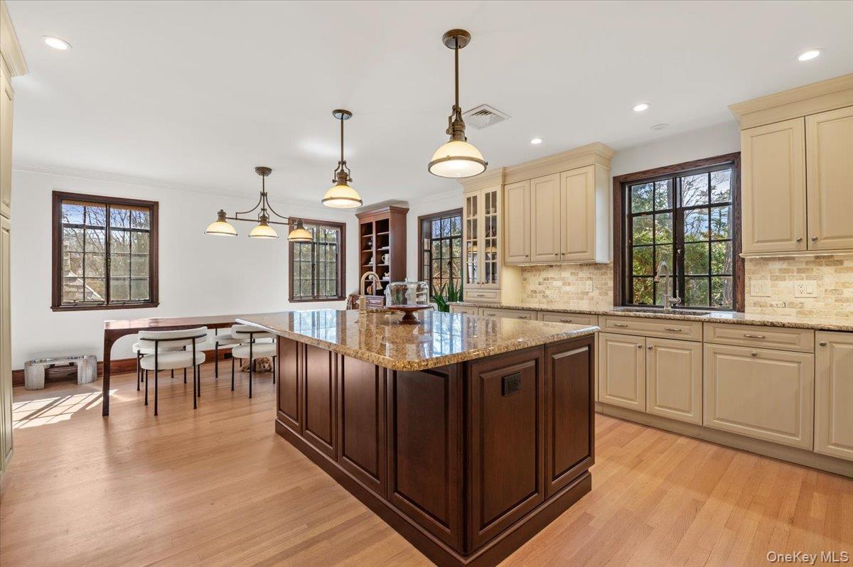 12 Hampton Road, Port Washington, NY 11050