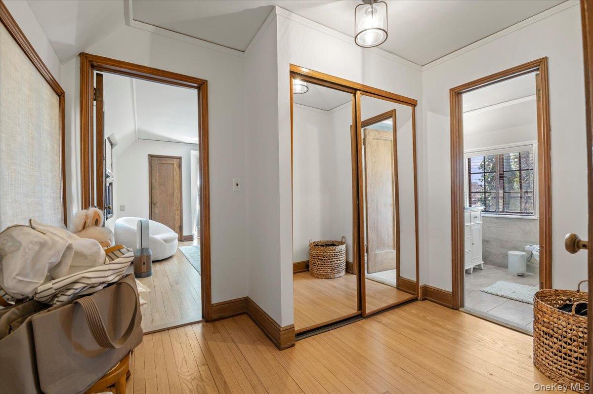 12 Hampton Road, Port Washington, NY 11050