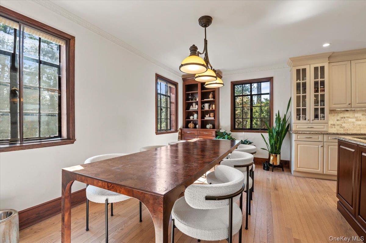 12 Hampton Road, Port Washington, NY 11050