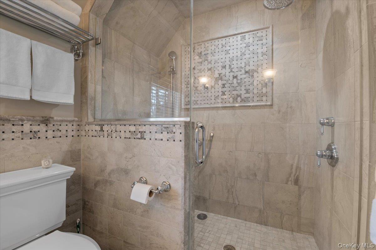 12 Hampton Road, Port Washington, NY 11050