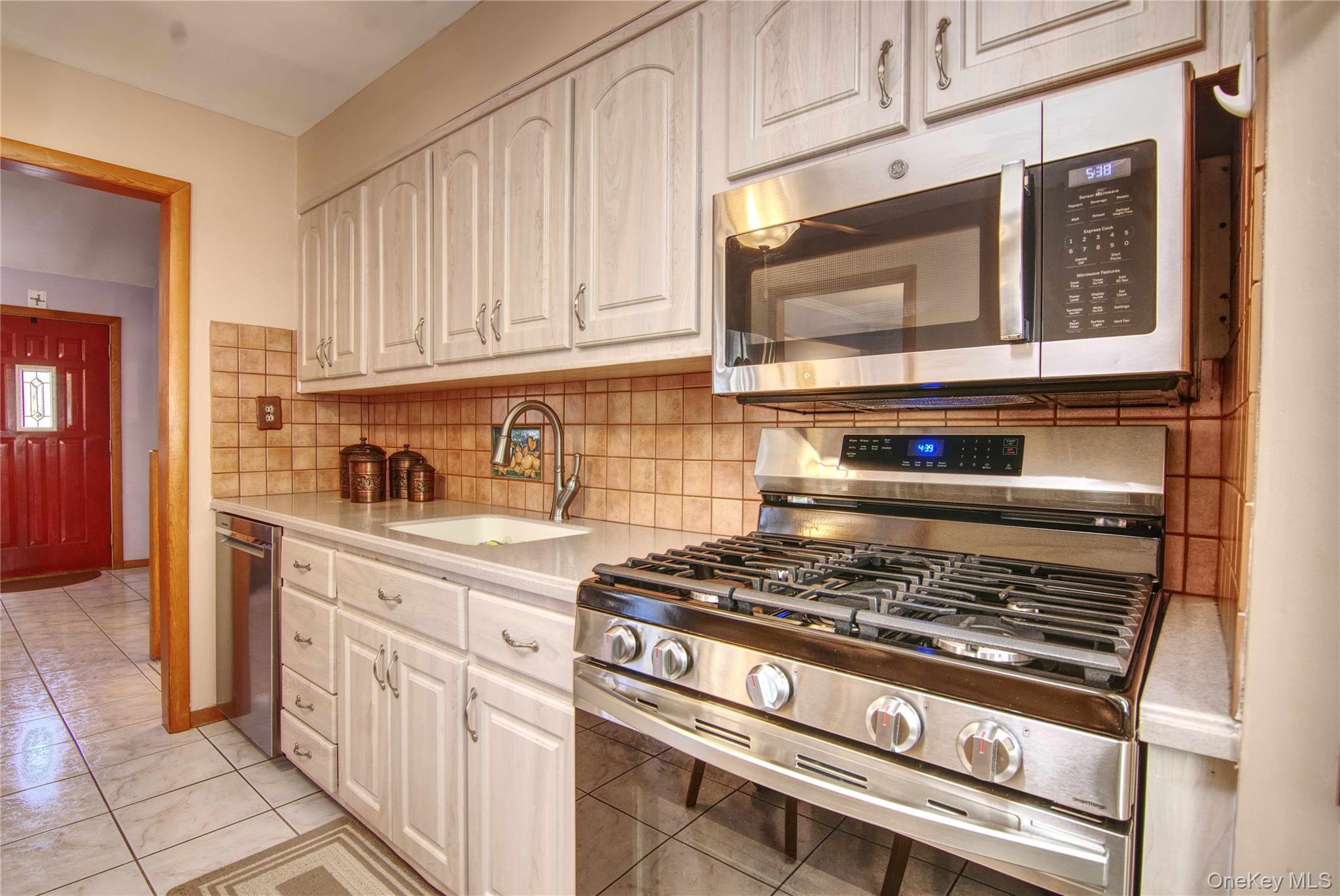 146 East Drive, Massapequa, NY 11758