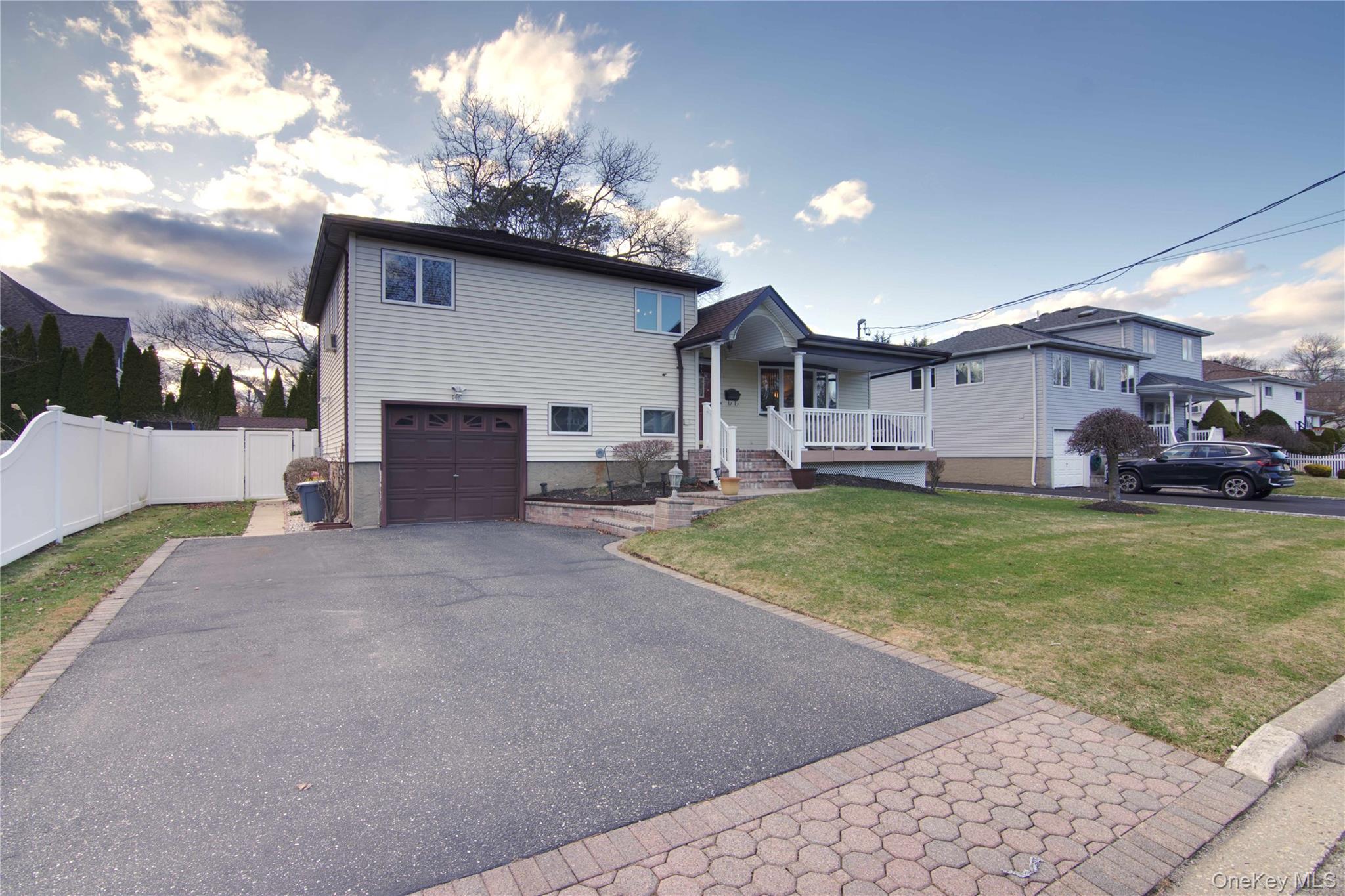 146 East Drive, Massapequa, NY 11758