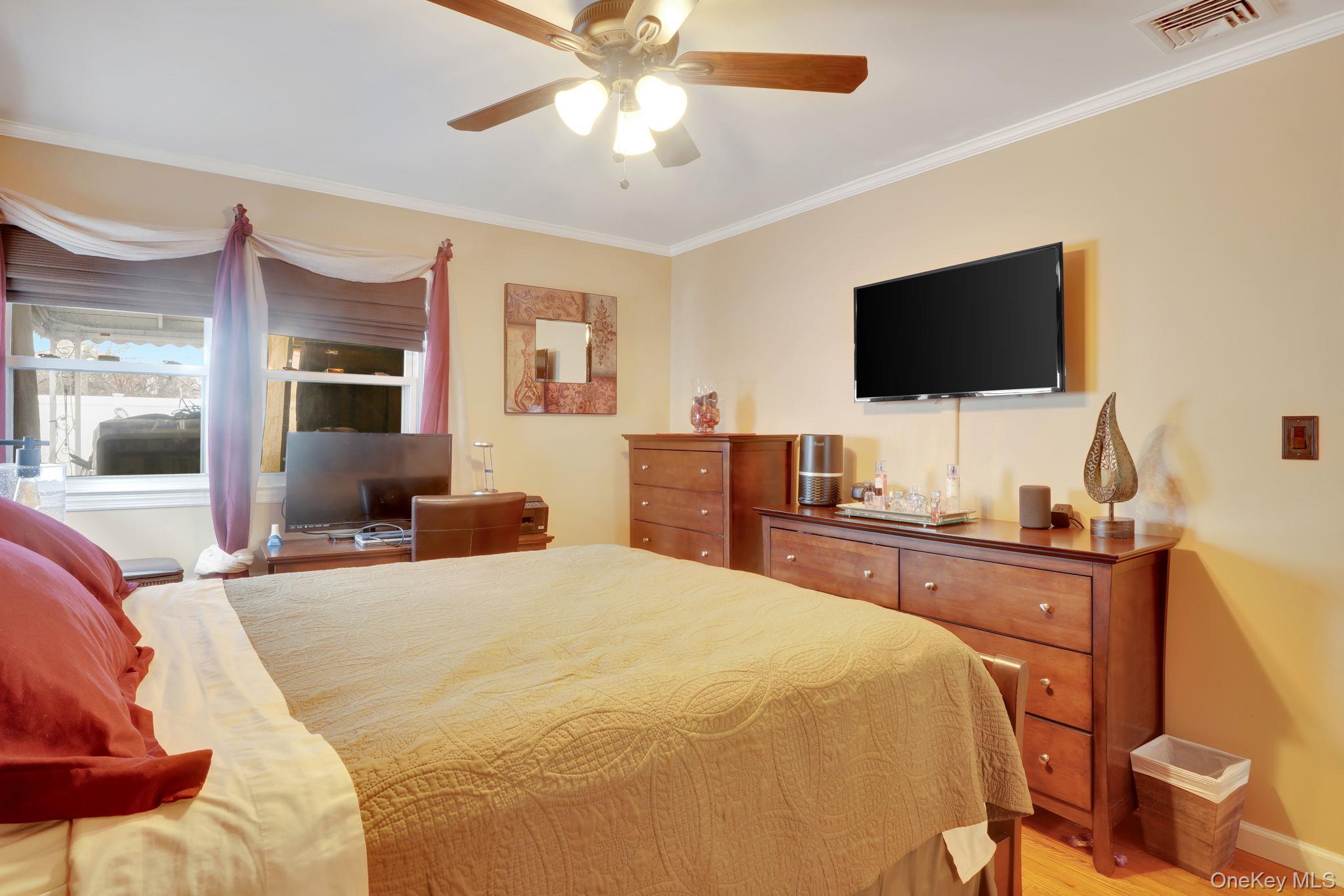 16255 12th Avenue, Whitestone, NY 11357