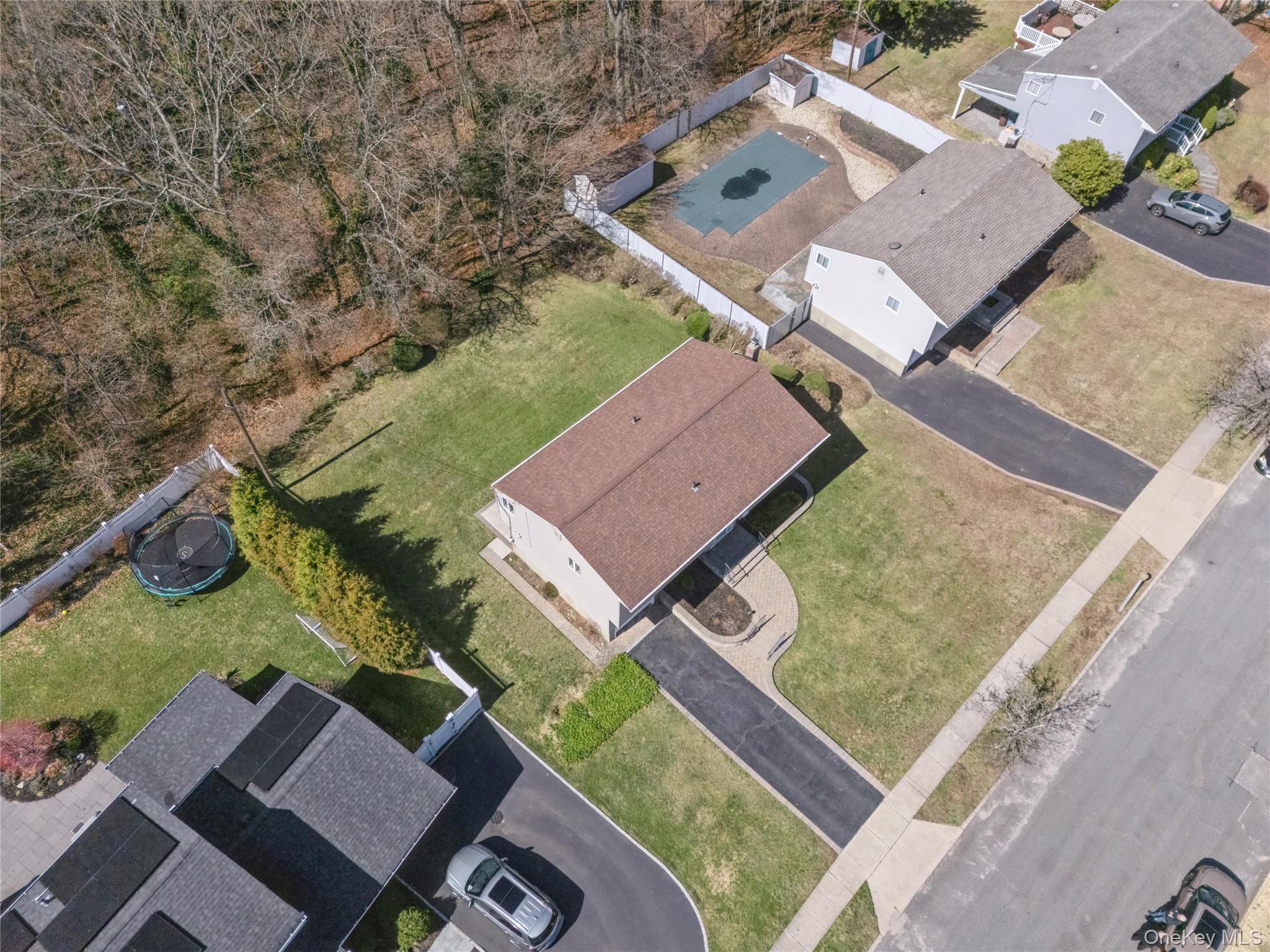 14 Wenmore Road, Commack, NY 11725