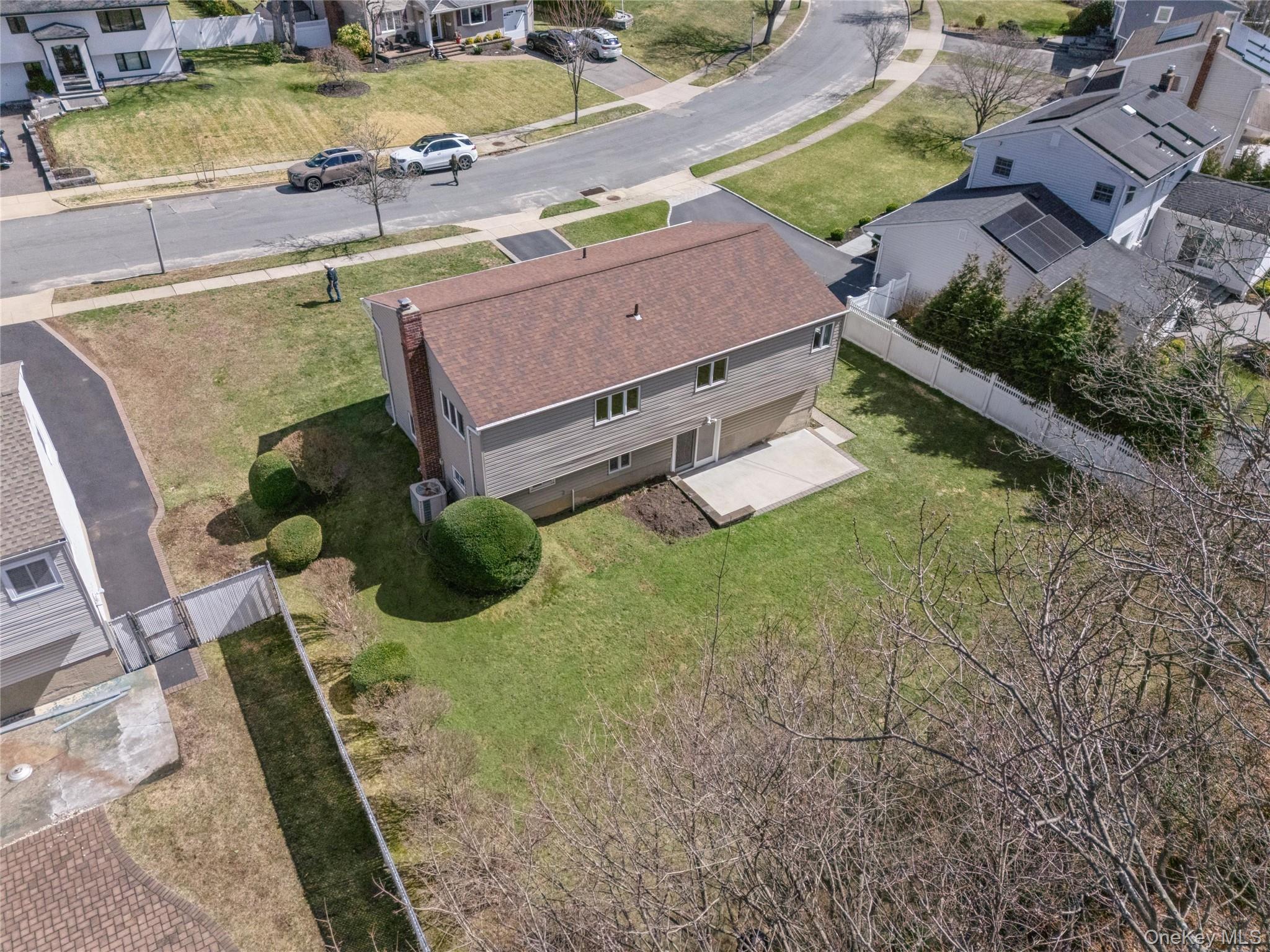 14 Wenmore Road, Commack, NY 11725