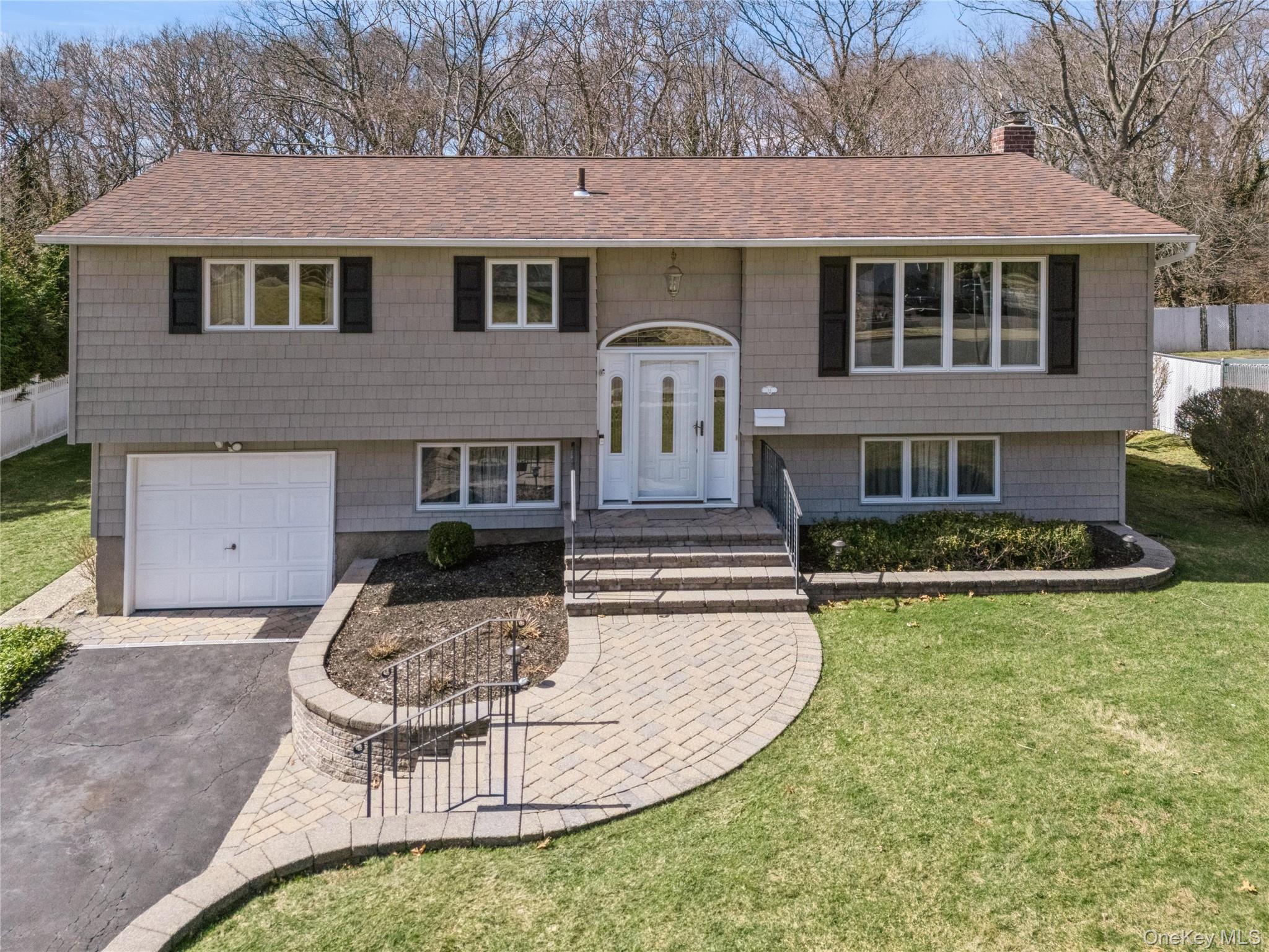 14 Wenmore Road, Commack, NY 11725
