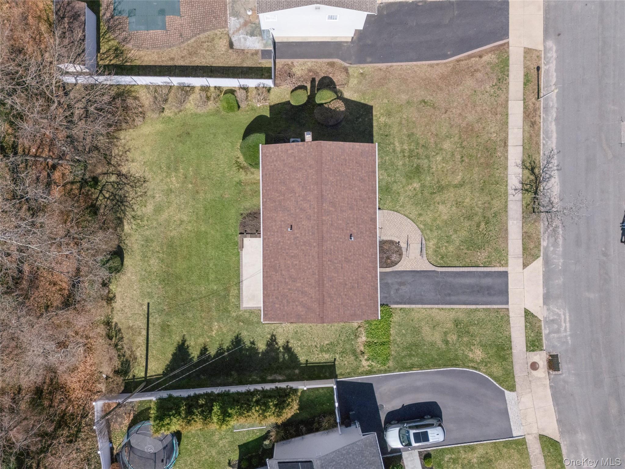 14 Wenmore Road, Commack, NY 11725