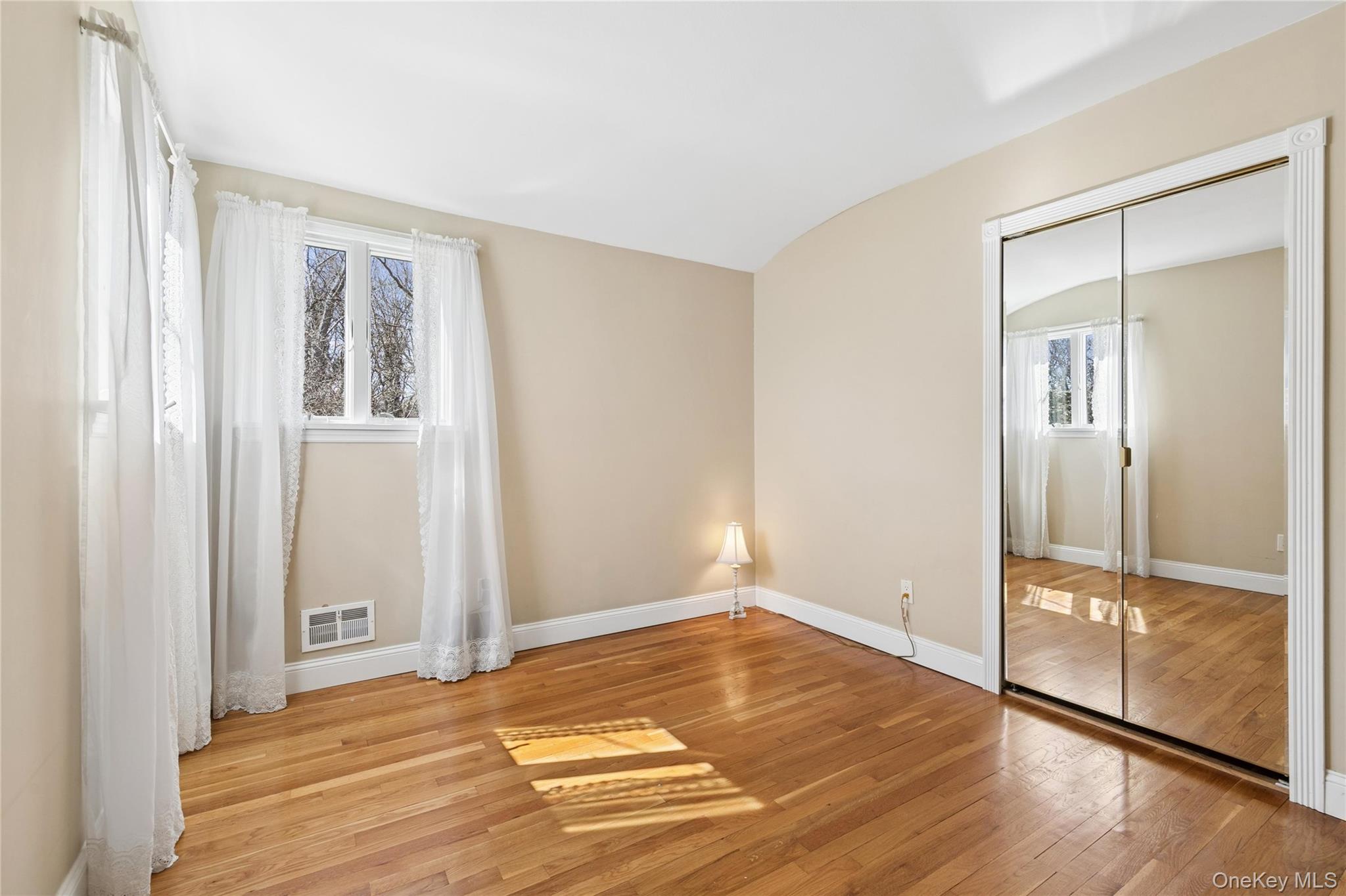 14 Wenmore Road, Commack, NY 11725