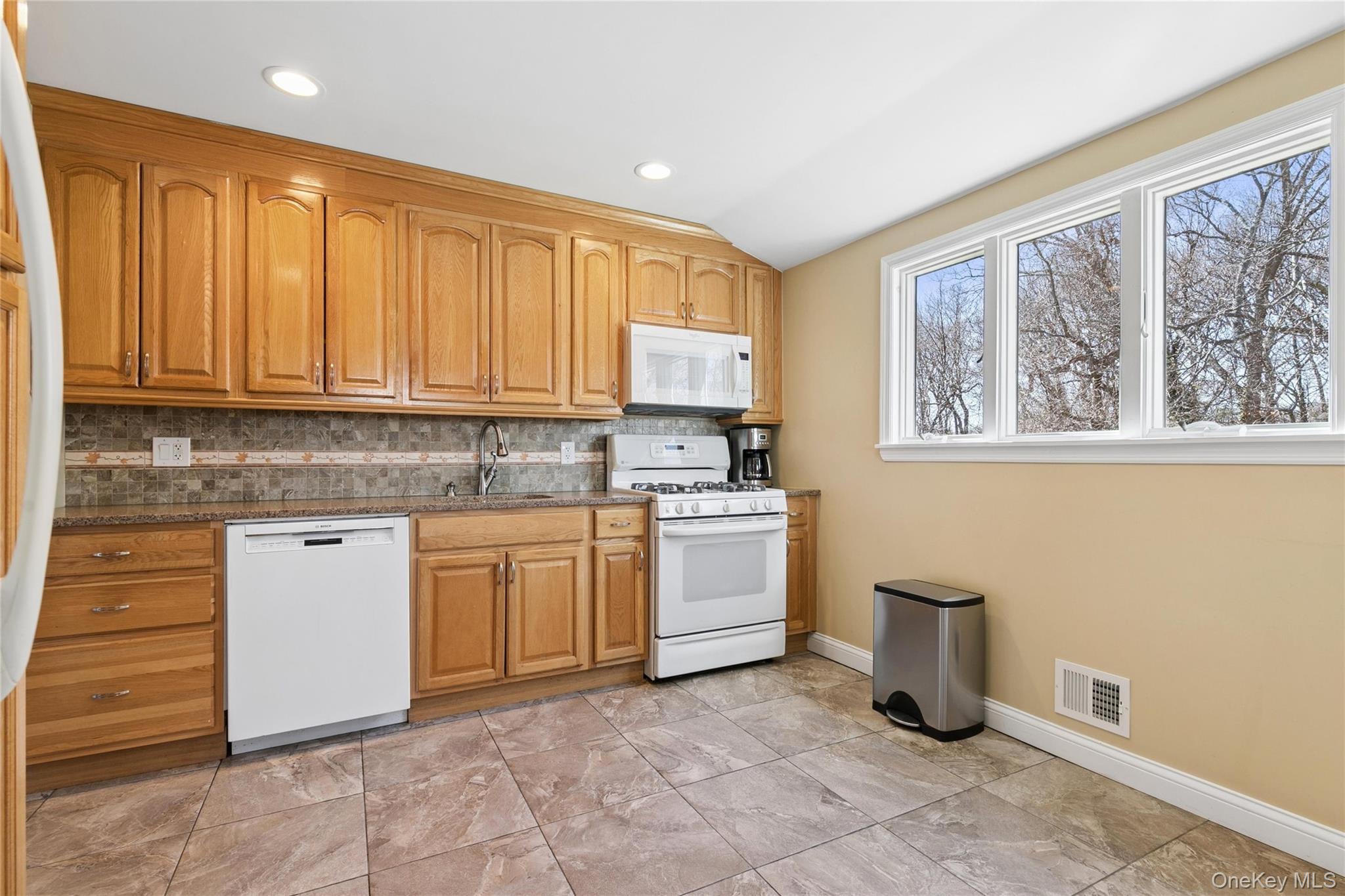 14 Wenmore Road, Commack, NY 11725