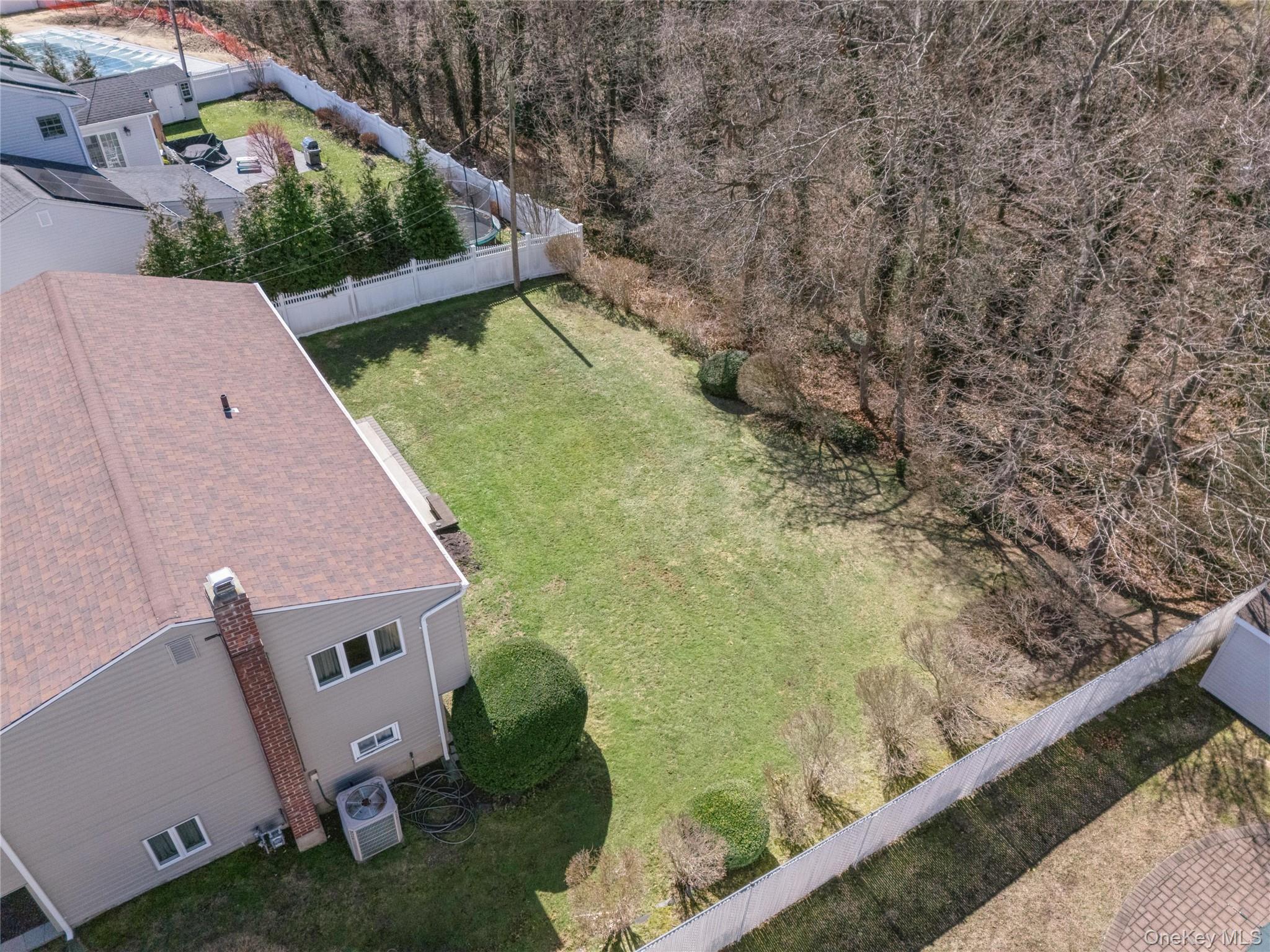 14 Wenmore Road, Commack, NY 11725