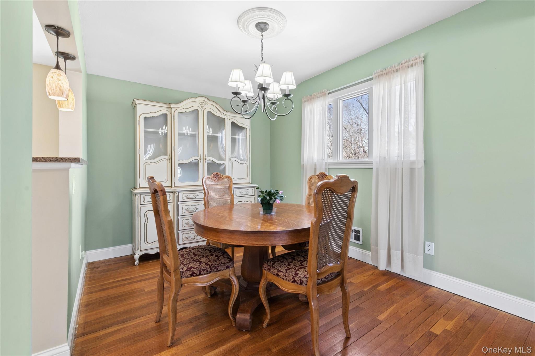 14 Wenmore Road, Commack, NY 11725