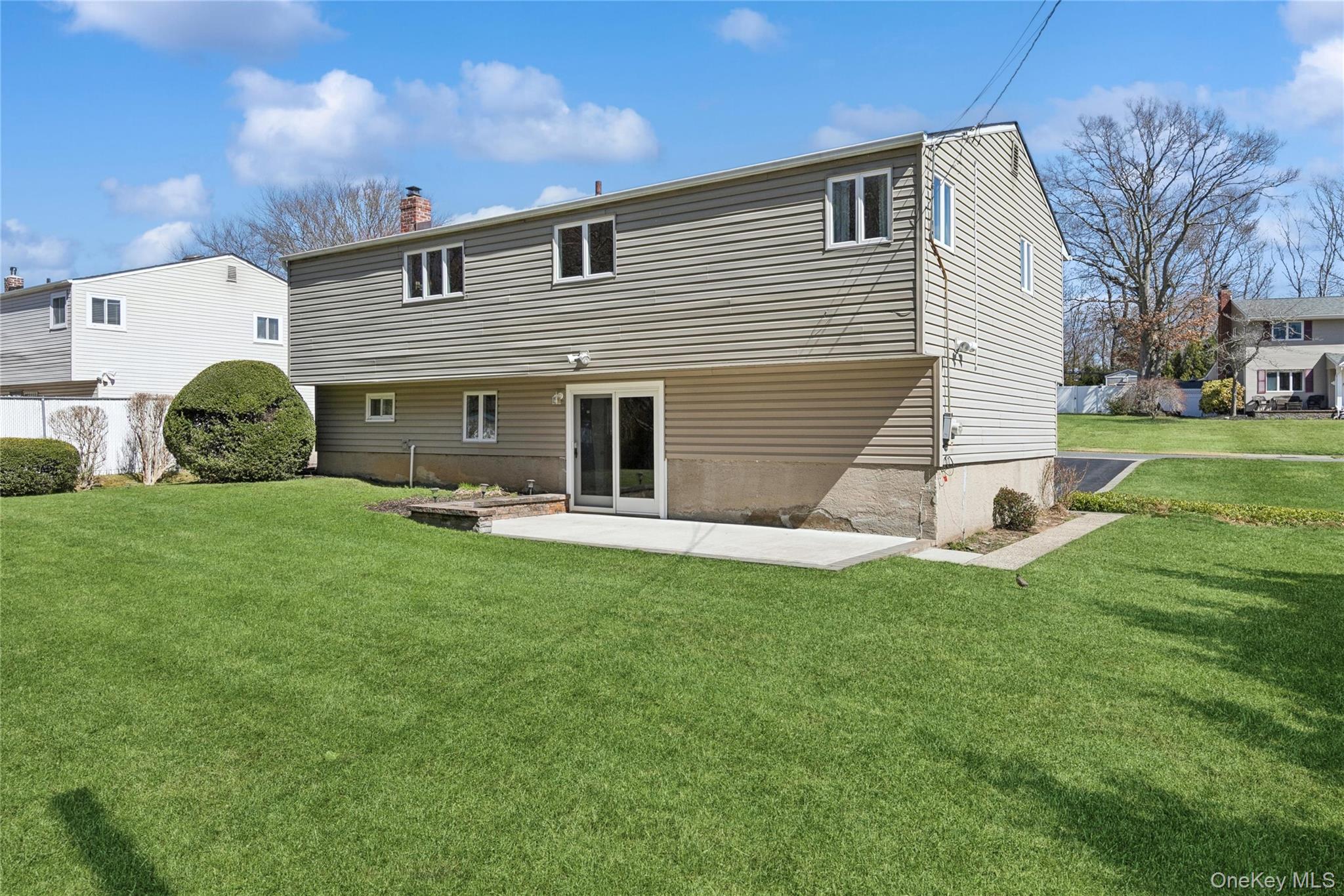 14 Wenmore Road, Commack, NY 11725