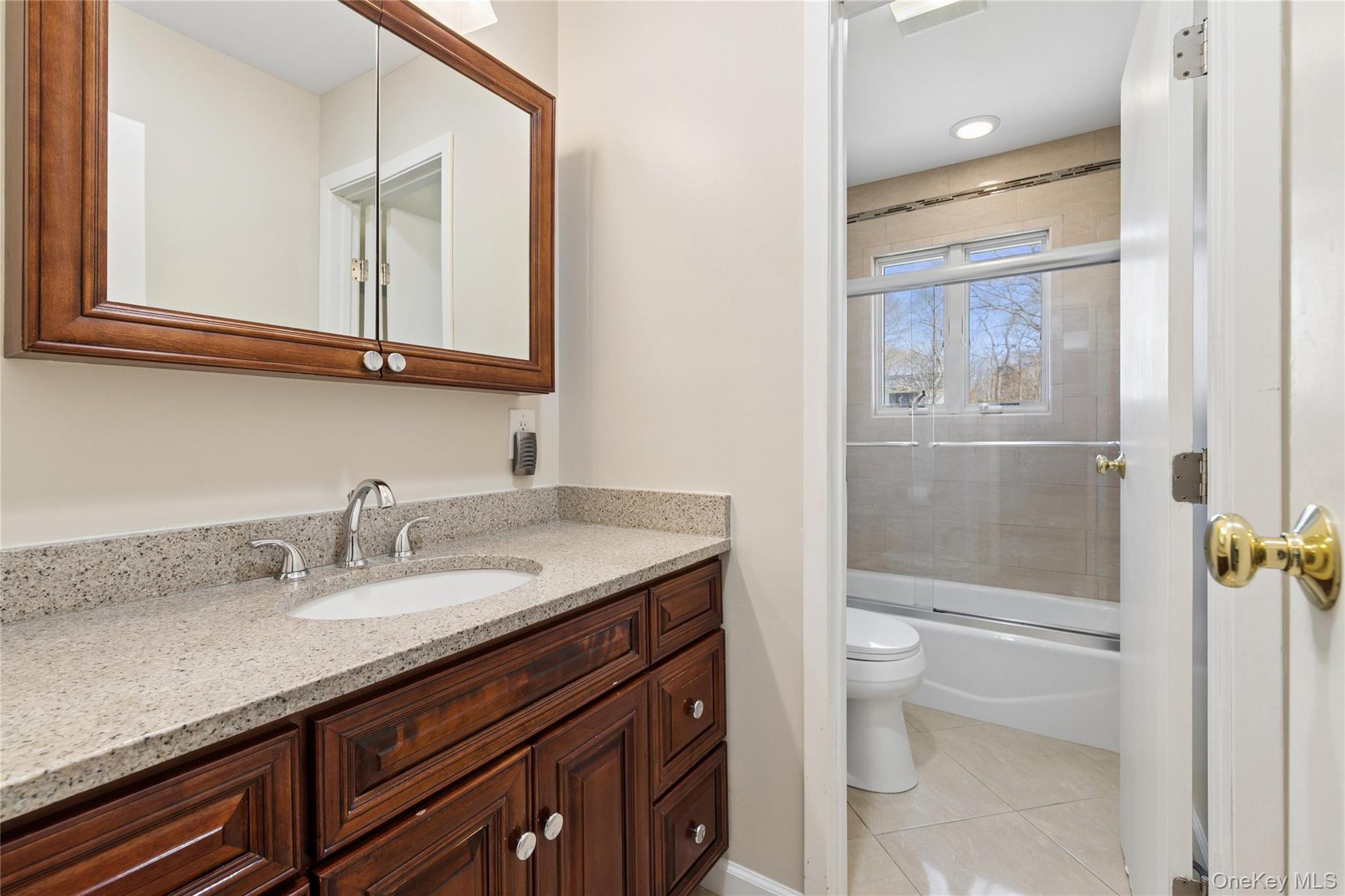 14 Wenmore Road, Commack, NY 11725