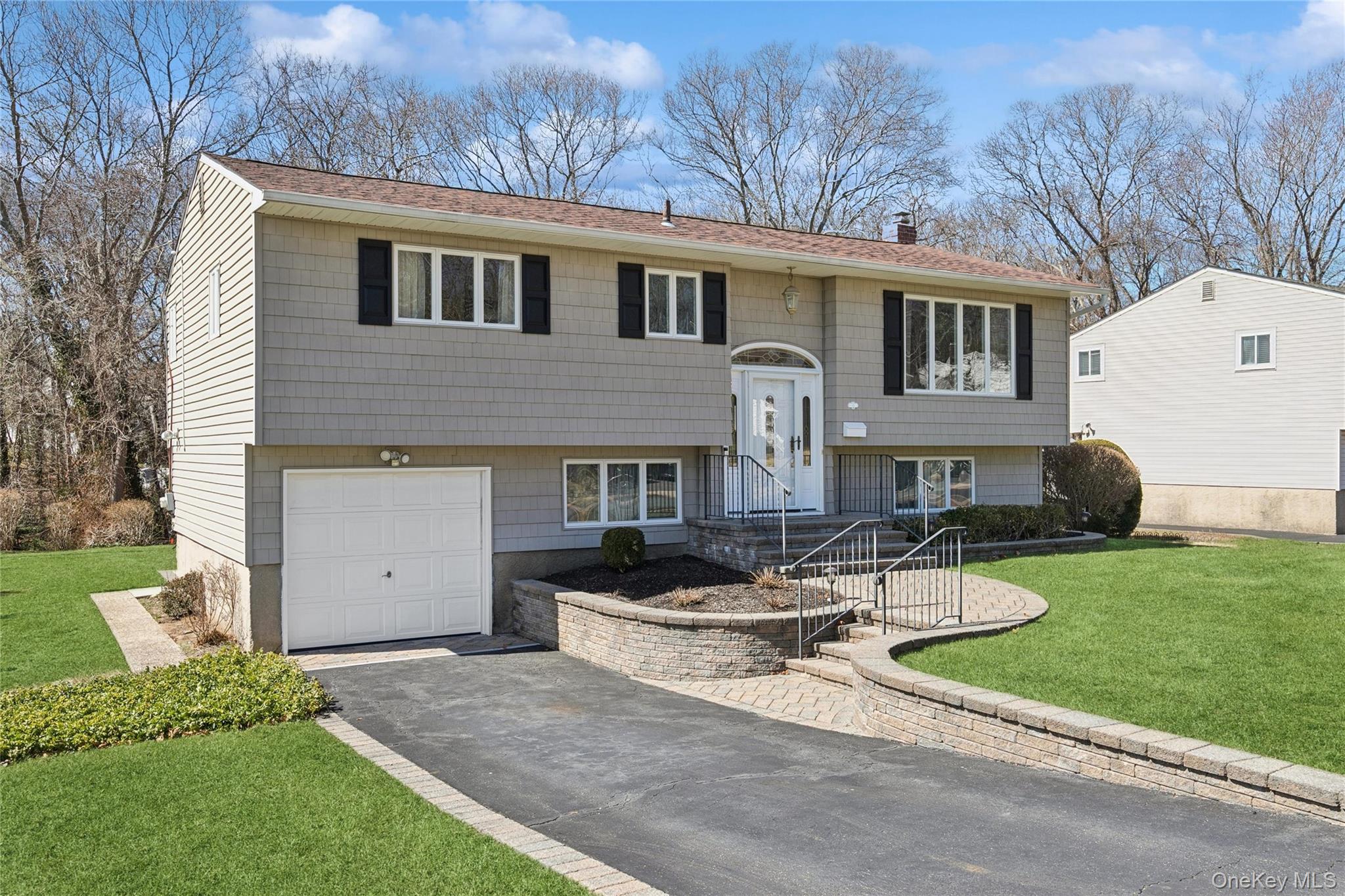 14 Wenmore Road, Commack, NY 11725