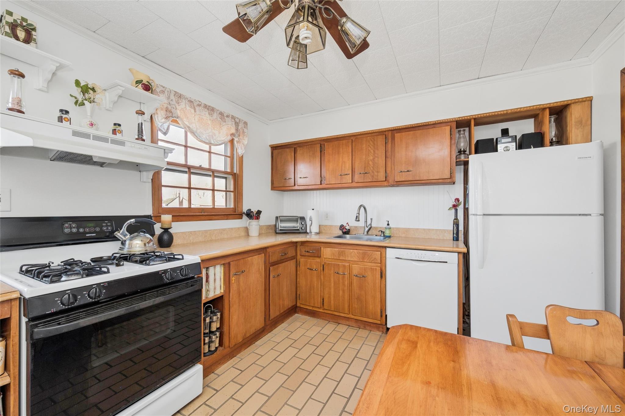 310 S 16th Street, Lindenhurst, NY 11757