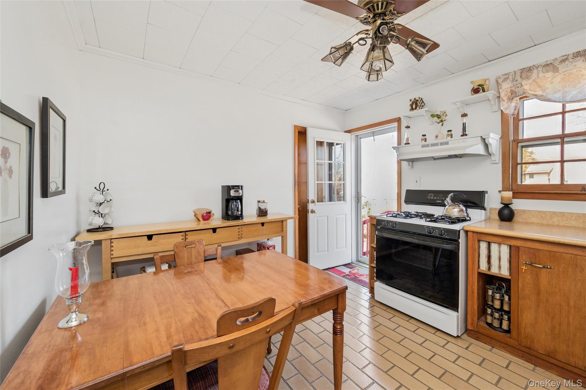 310 S 16th Street, Lindenhurst, NY 11757