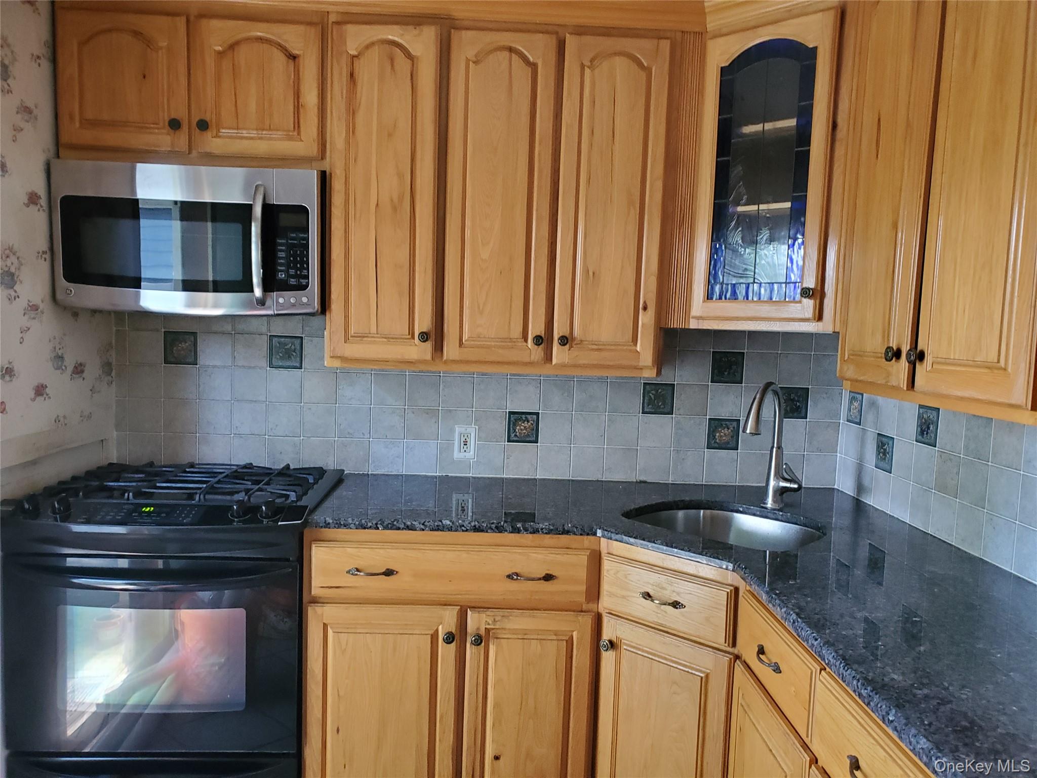 30 Jervis Avenue, Copiague, NY 11726