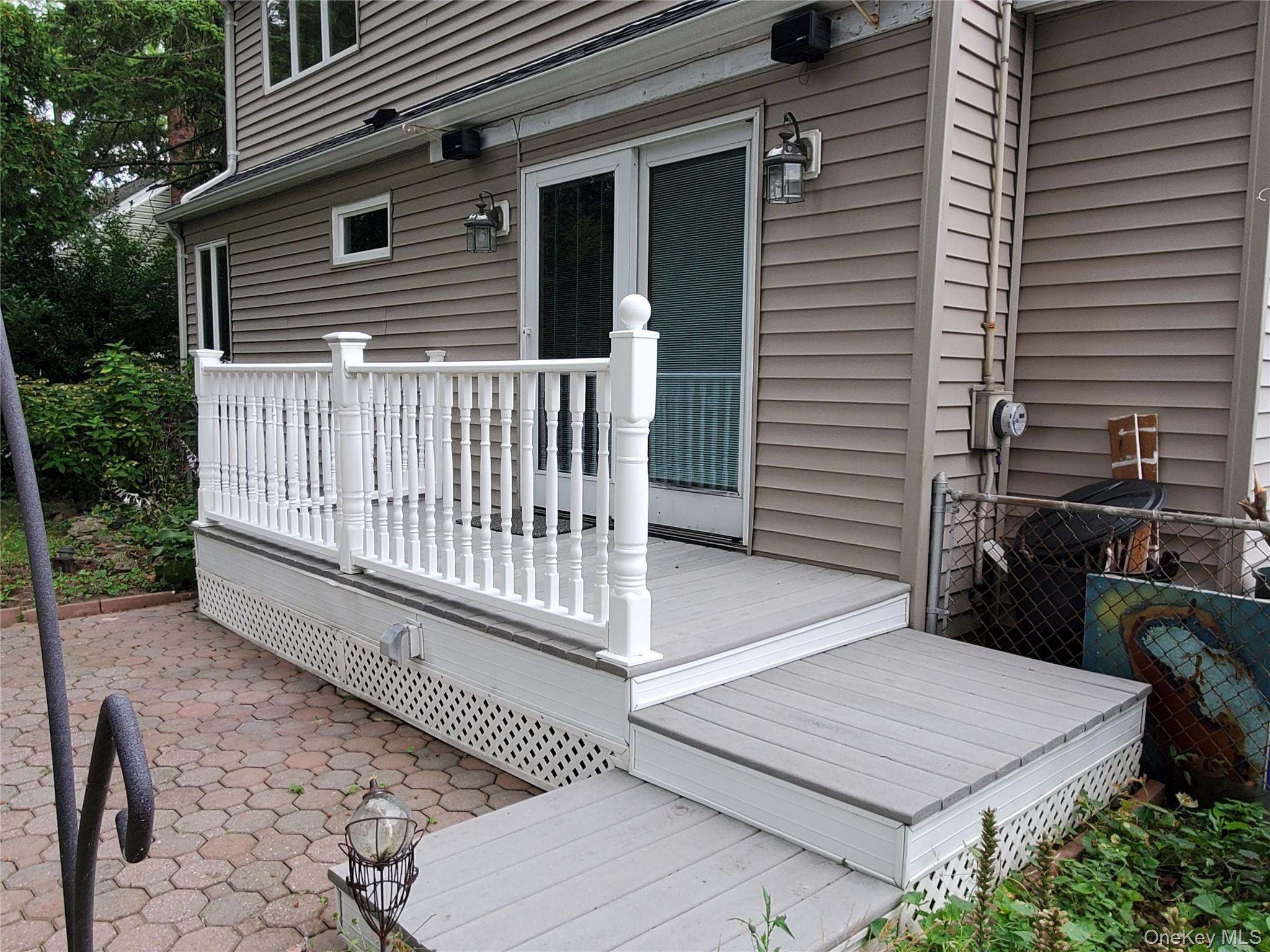 30 Jervis Avenue, Copiague, NY 11726