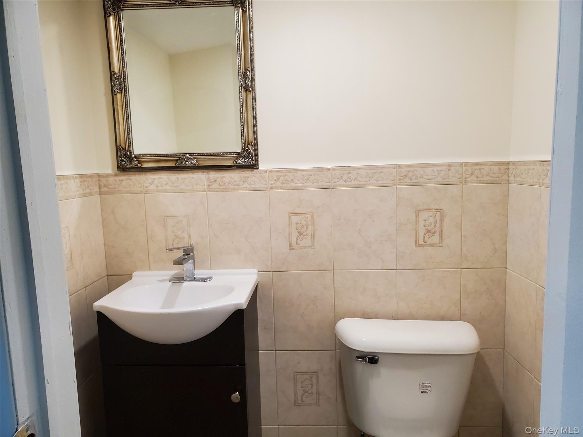 30 Jervis Avenue, Copiague, NY 11726